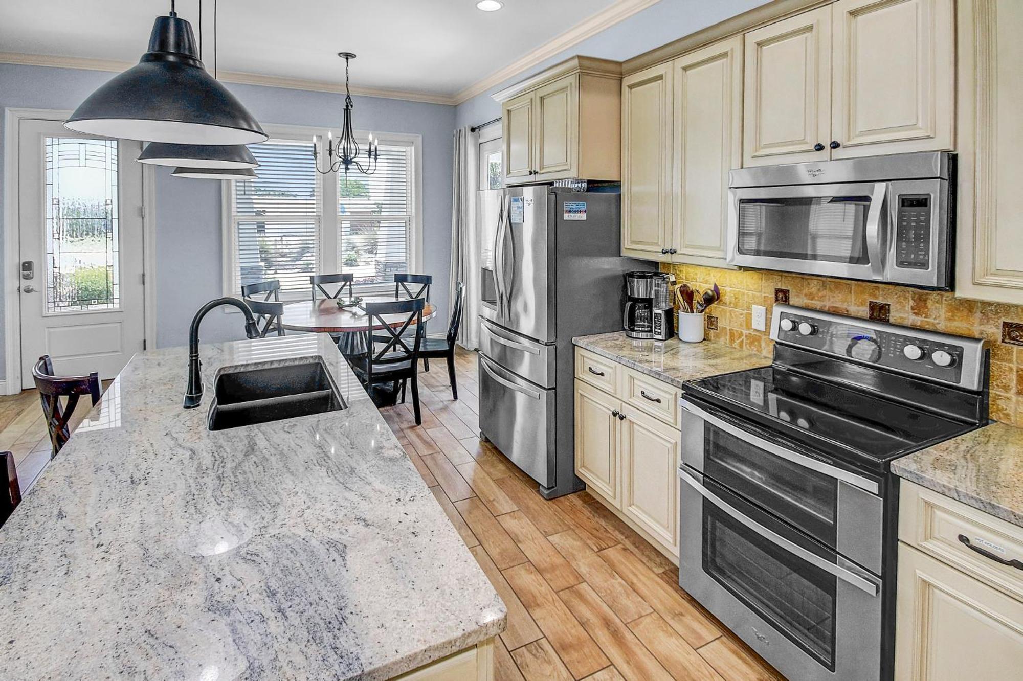 5 Bed, 5 Bath Home/only A 3 Minute Walk To The Beach! Sleeps 12 * Panama City Beach