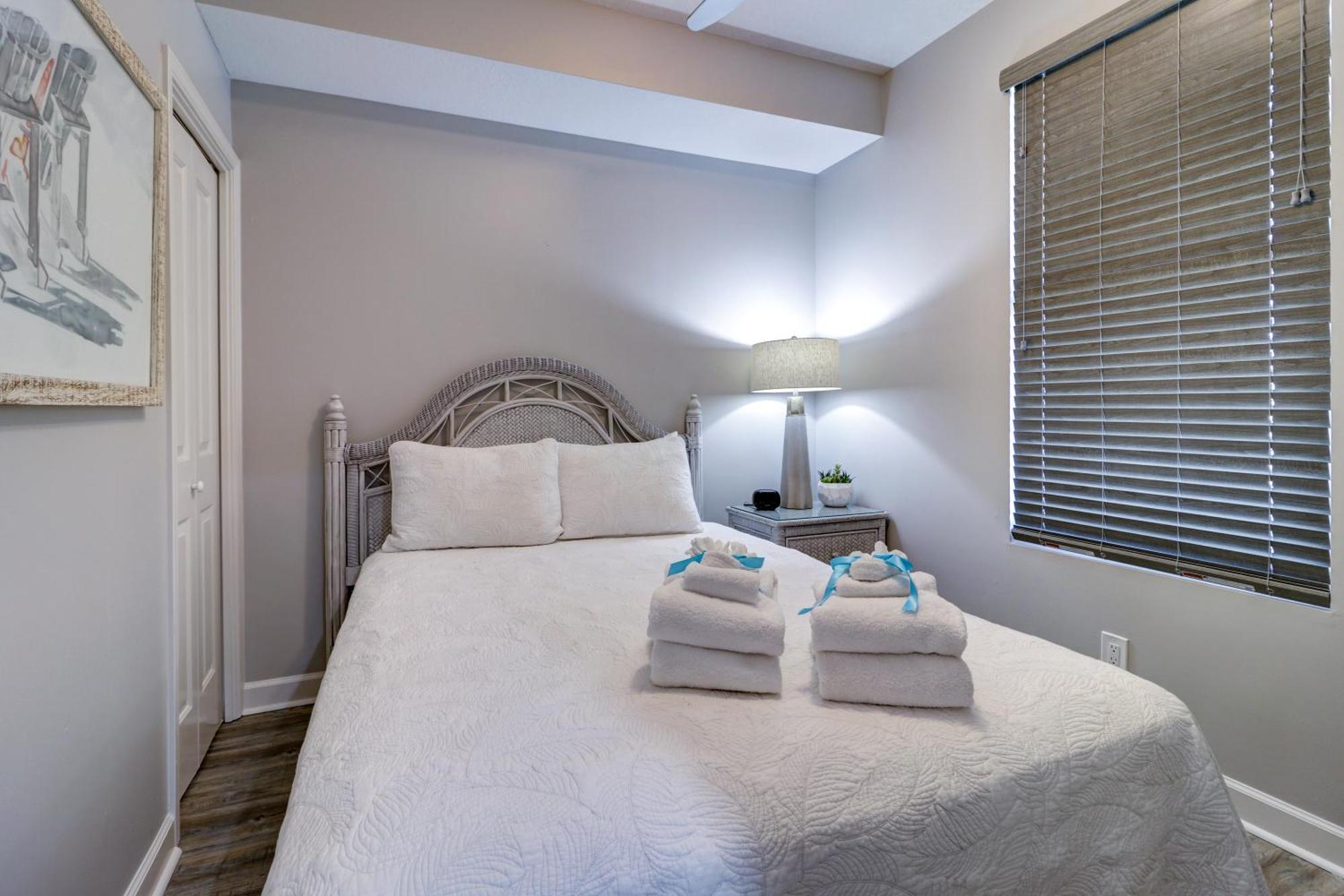 Gulf Front Master Suite! Directly On The Beach! 3 Bedroom / 2 Ba! Sleeps 8! *