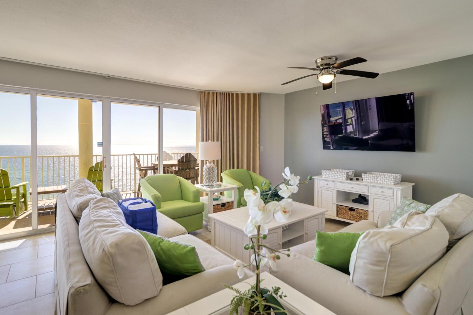 Amazing Views! Newly Listed! Family Friendly Unit! Pools! Holiday home