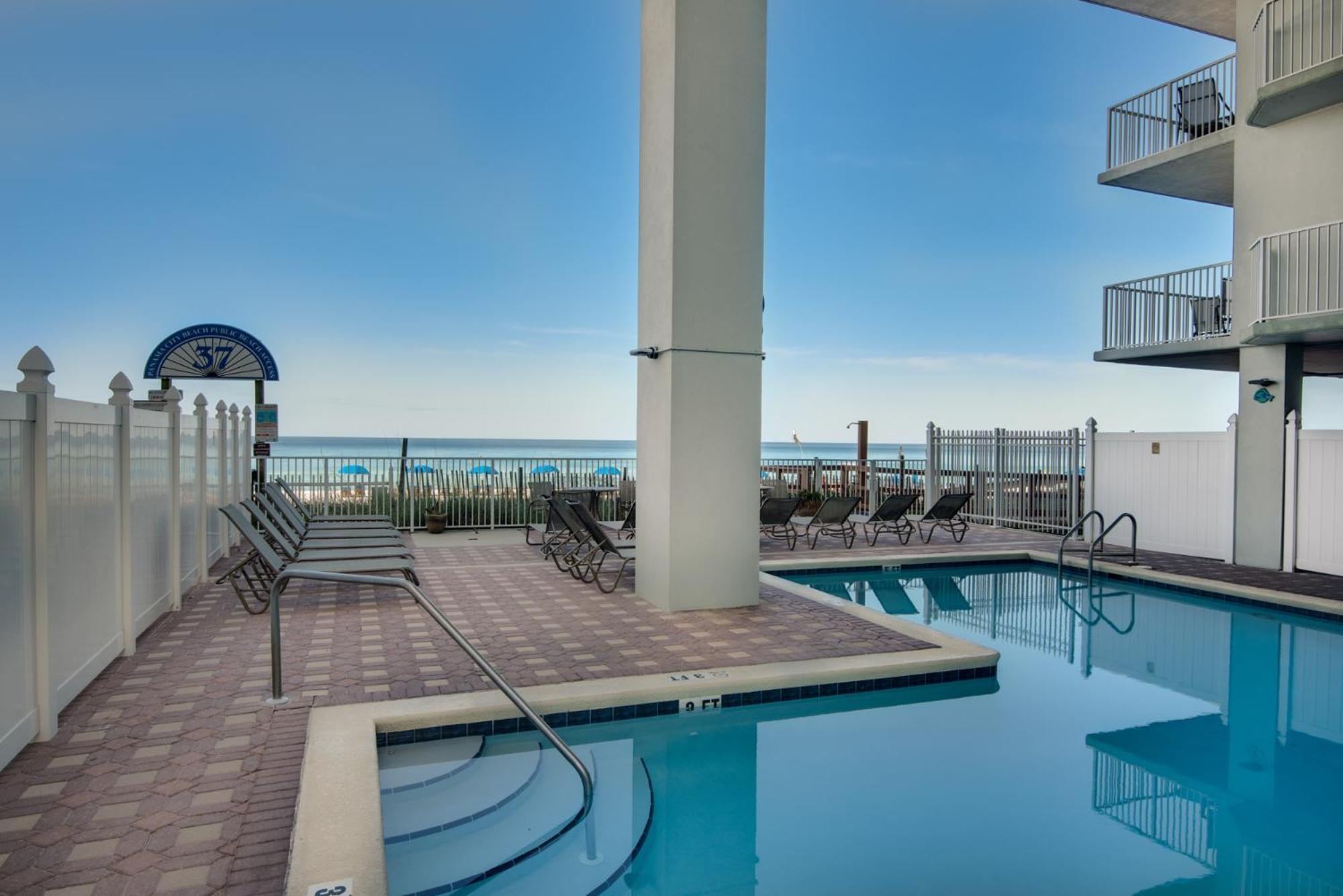 Gulf Front Master Suite! Directly On The Beach! 3 Bedroom / 2 Ba! Sleeps 8! Holiday home Panama City Beach