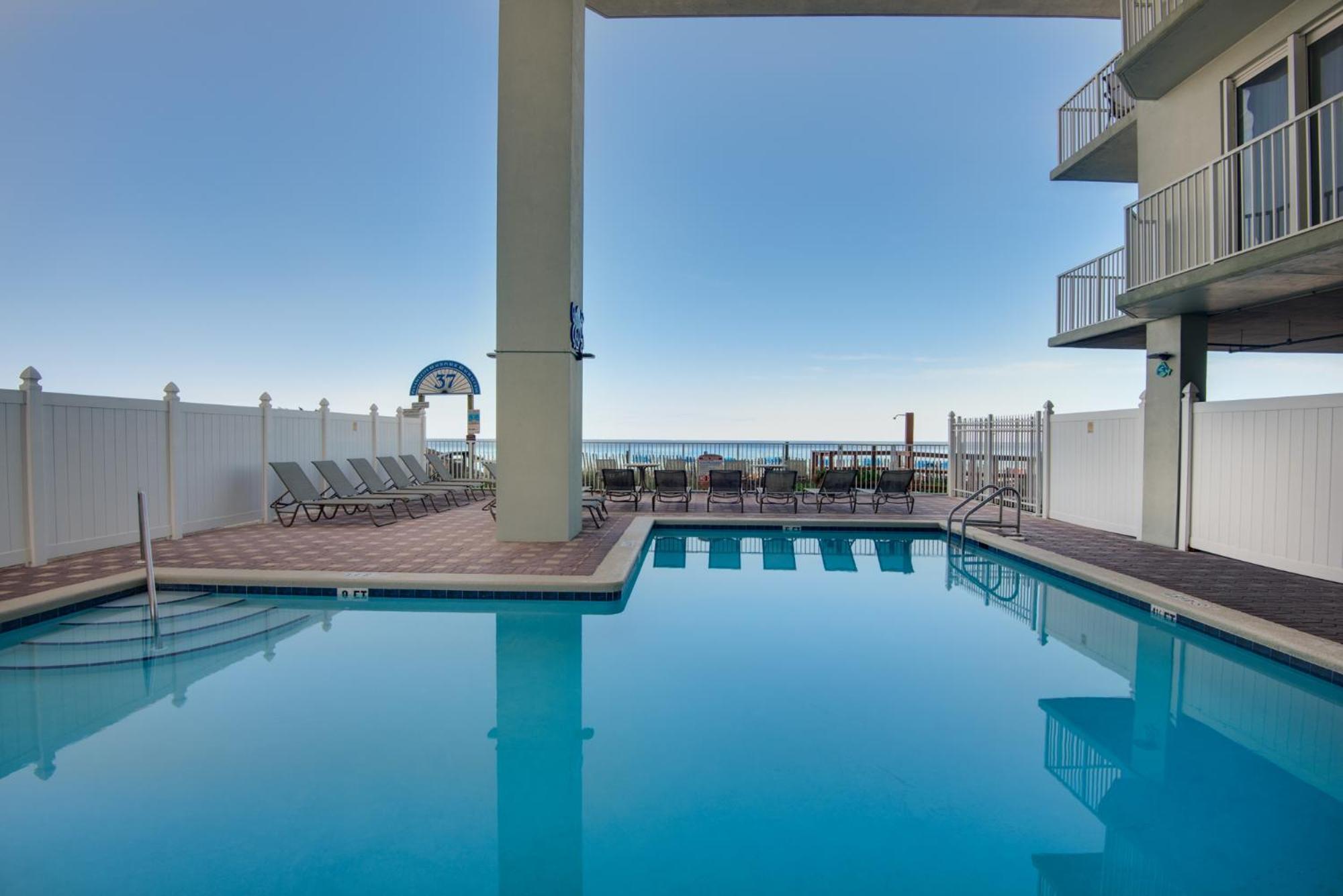 Gulf Front Master Suite! Directly On The Beach! 3 Bedroom / 2 Ba! Sleeps 8! Holiday home *