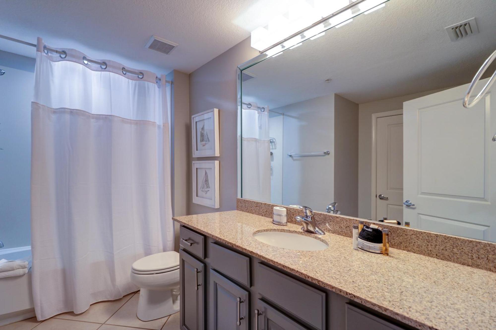 Gulf Front Master Suite! Directly On The Beach! 3 Bedroom / 2 Ba! Sleeps 8! Holiday home