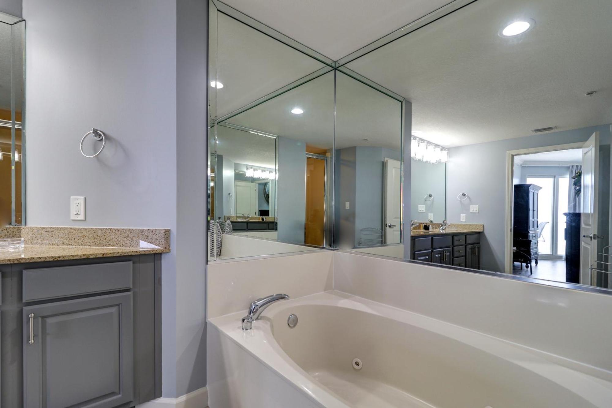 Holiday home Gulf Front Master Suite! Directly On The Beach! 3 Bedroom / 2 Ba! Sleeps 8! *
