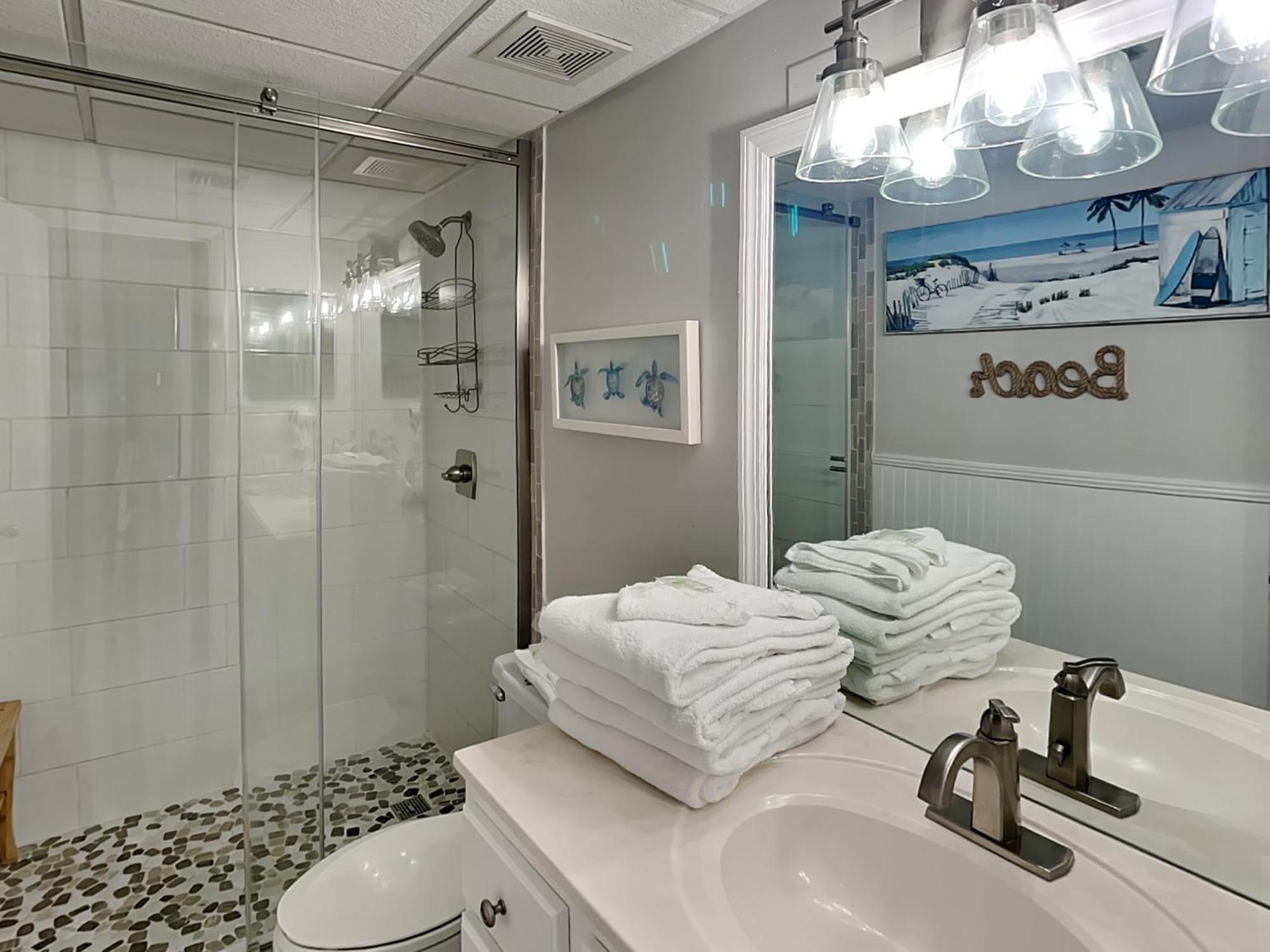 Edgewater Leeward 605