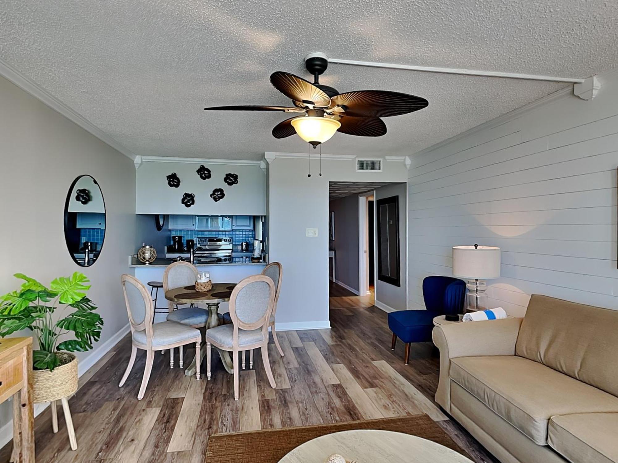 Edgewater Leeward 605 Apartment