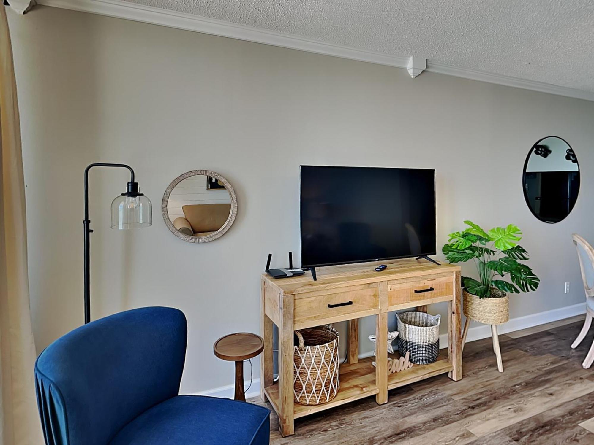 Apartment Edgewater Leeward 605 *