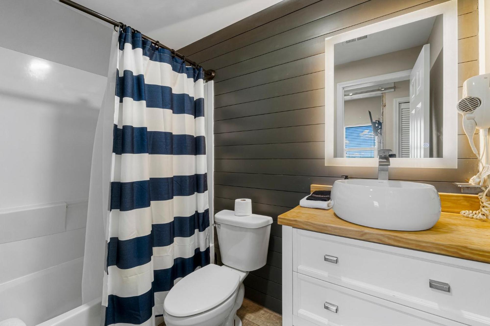 Laketown Wharf #1411 By Nautical