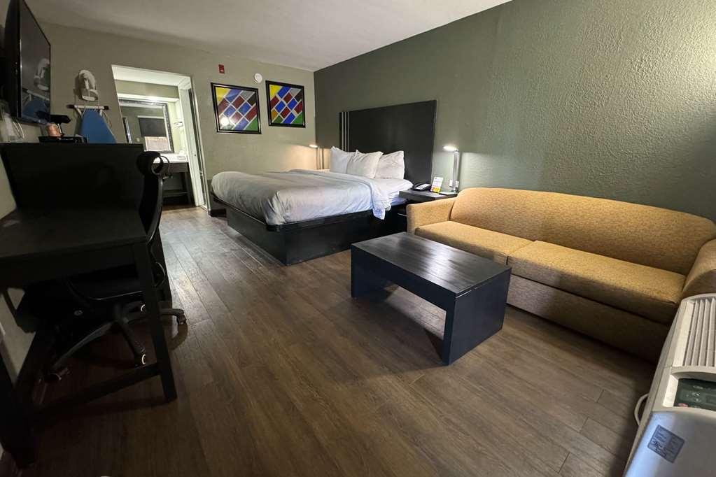Quality Inn & Suites Near Panama City Beach 2*