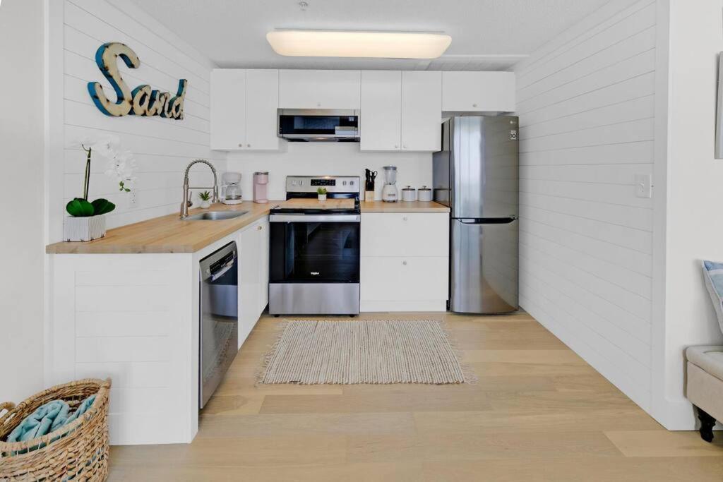 Beachfront #1112 At Majestic Apartment
