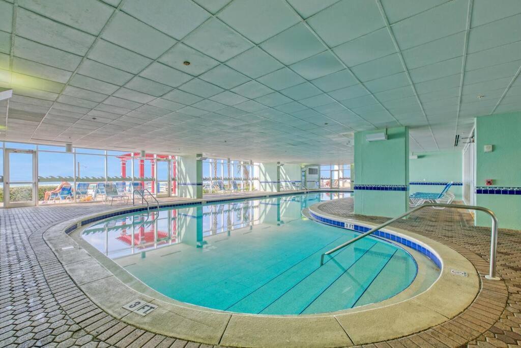 Apartment Beachfront #1112 At Majestic