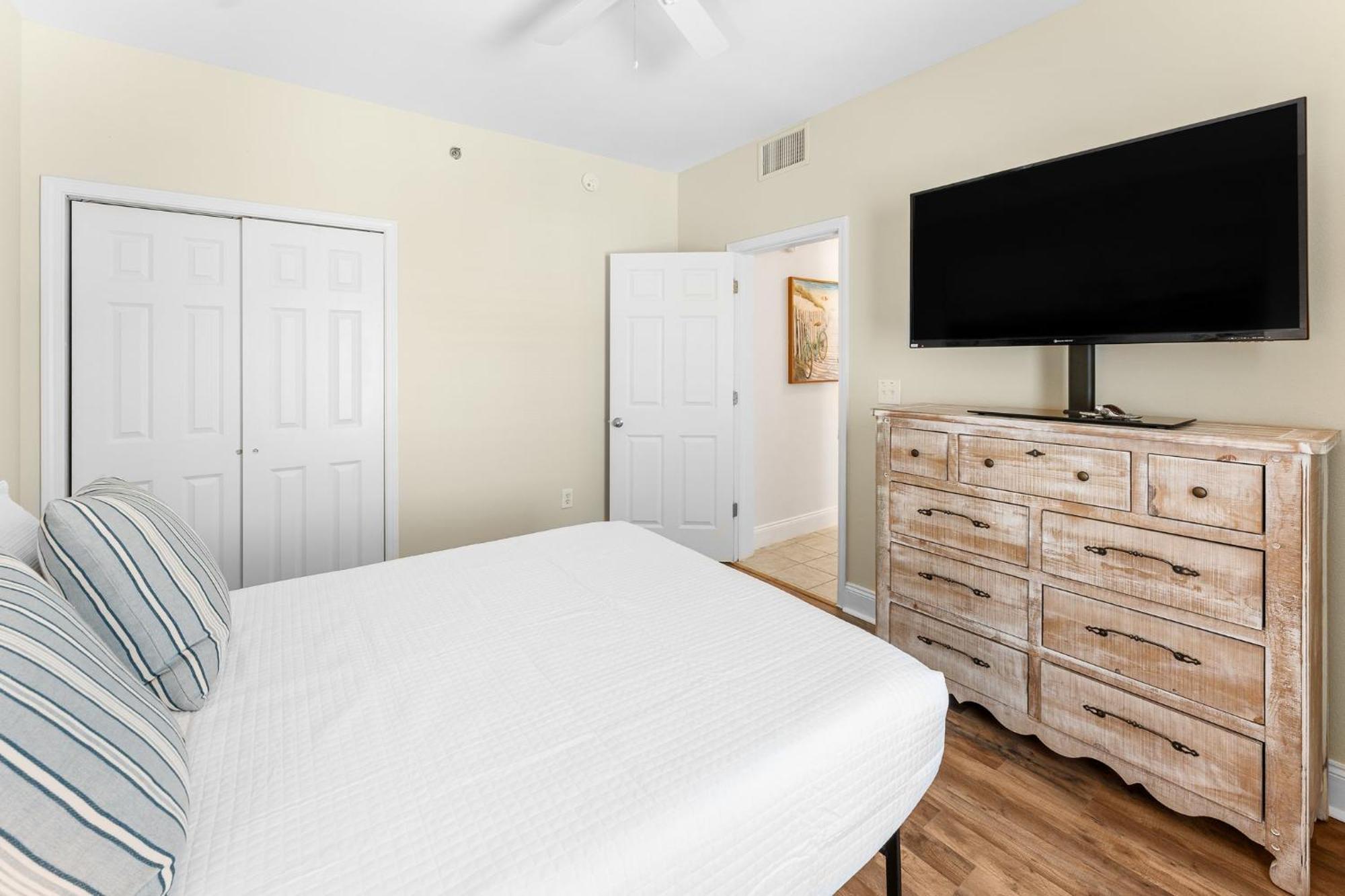 Laketown Wharf 0628