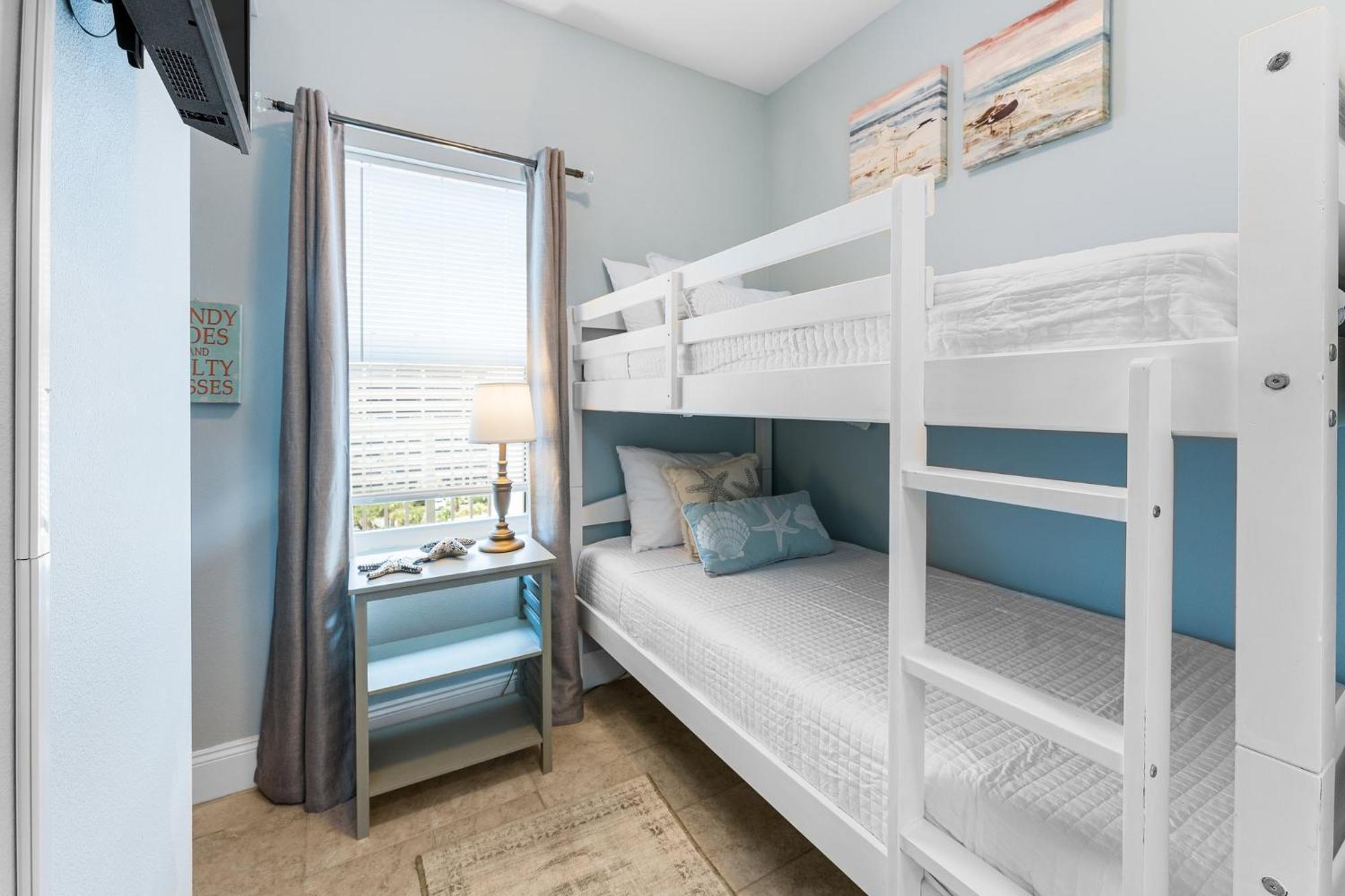 Laketown Wharf 0628 Apartment *