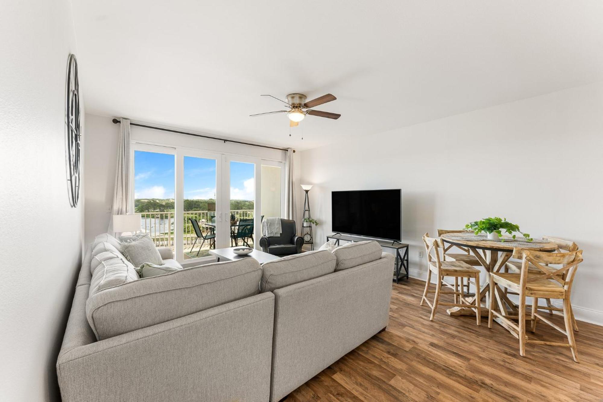 Apartment Laketown Wharf 0628
