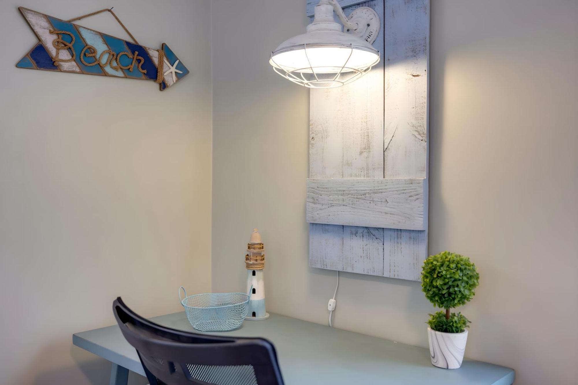 Sea Breeze House- 3 Bd 2 Ba 5 Min Walk To *