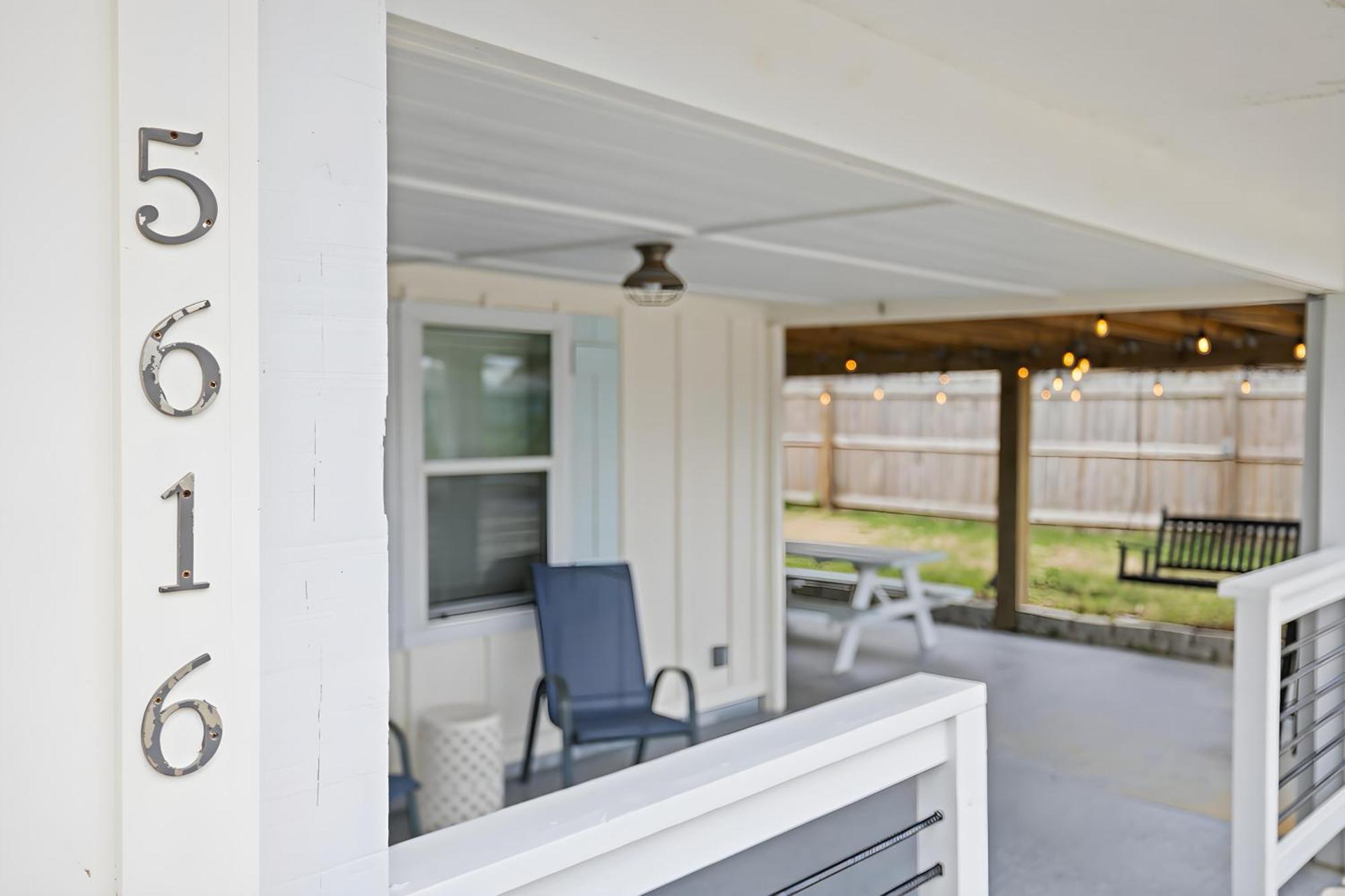 Sea Breeze House- 3 Bd 2 Ba 5 Min Walk To Holiday home *