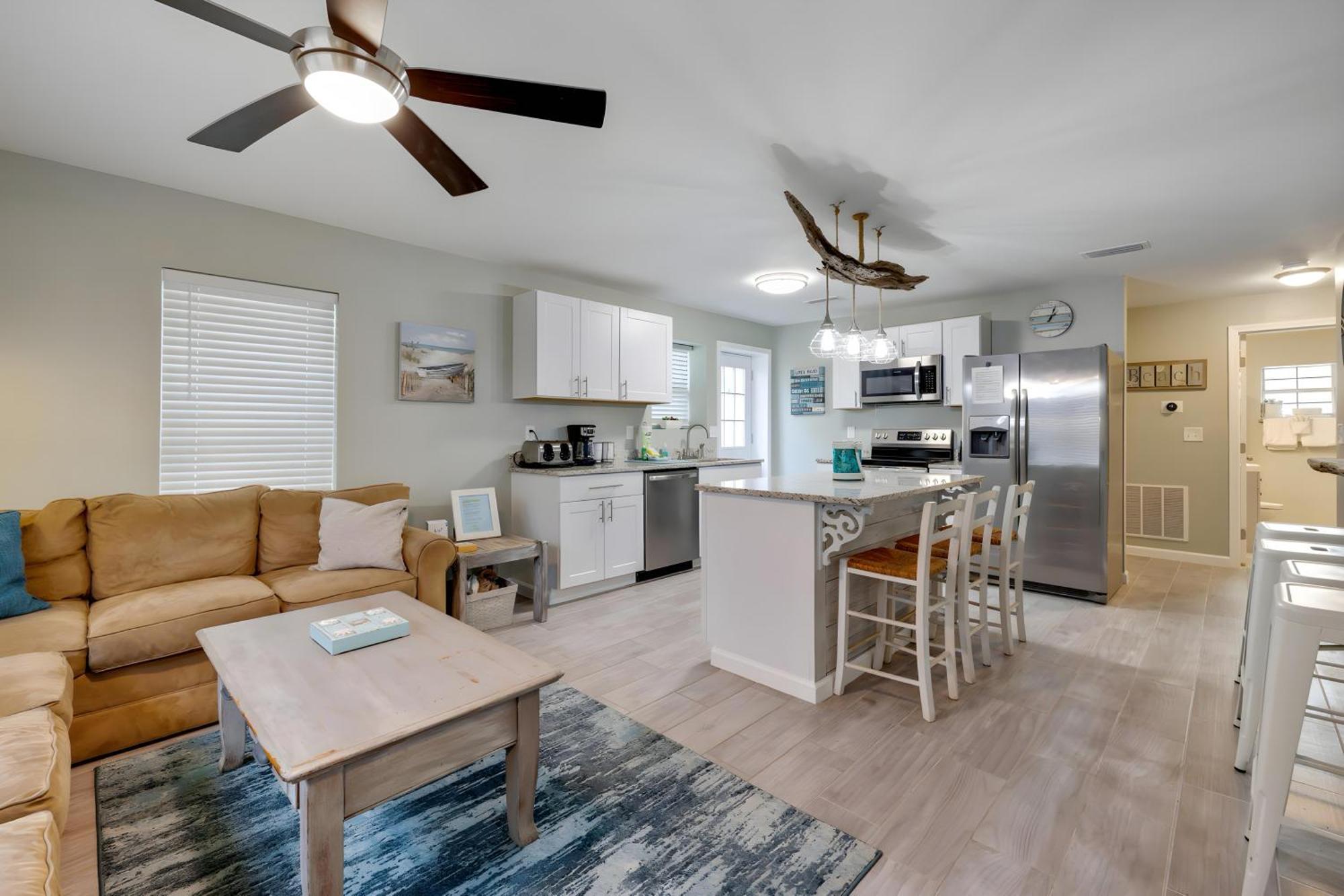 Sea Breeze House- 3 Bd 2 Ba 5 Min Walk To