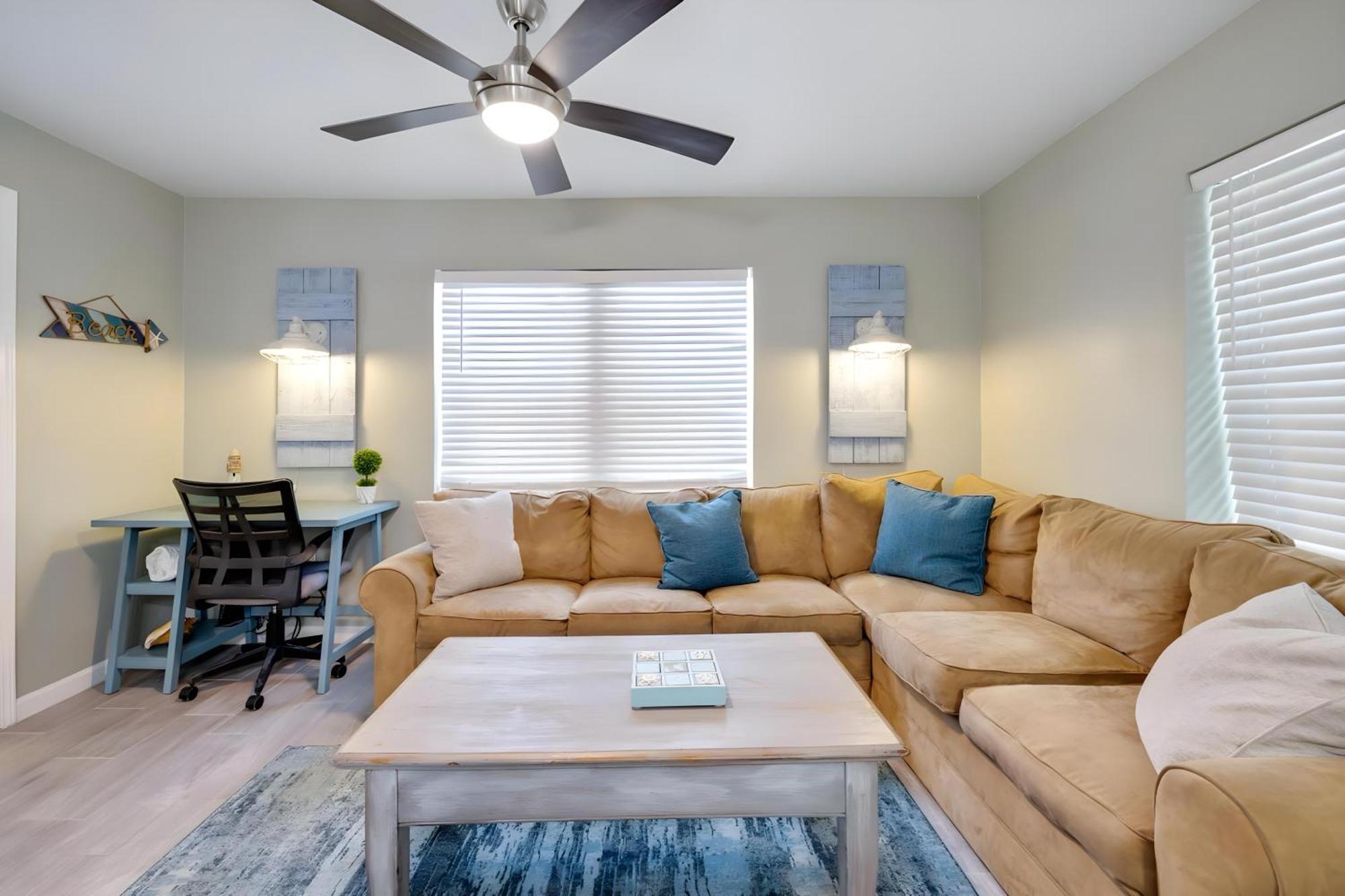 Sea Breeze House- 3 Bd 2 Ba 5 Min Walk To