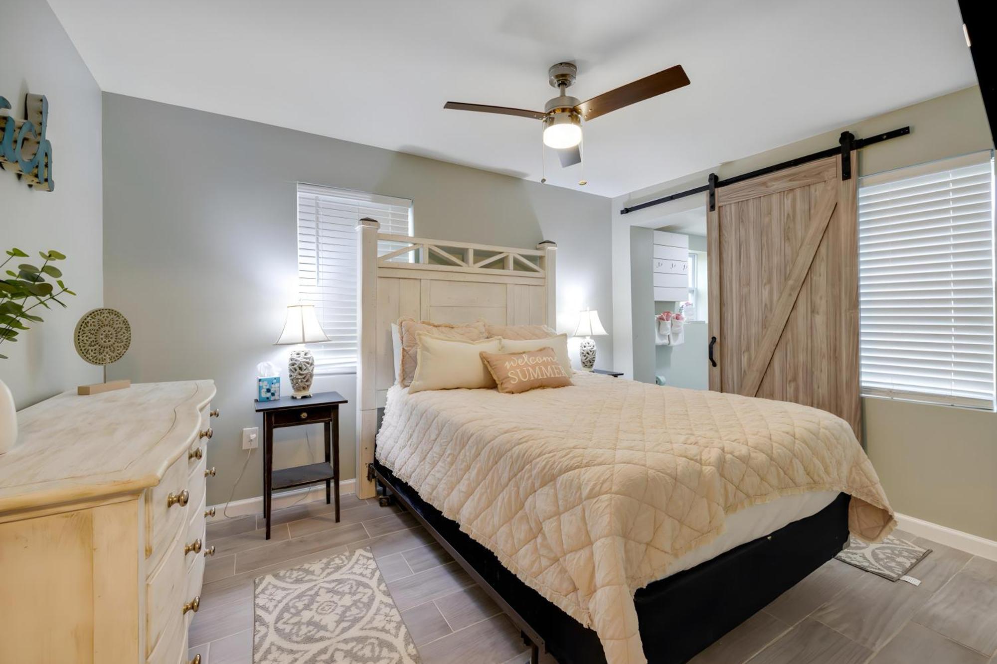 Sea Breeze House- 3 Bd 2 Ba 5 Min Walk To