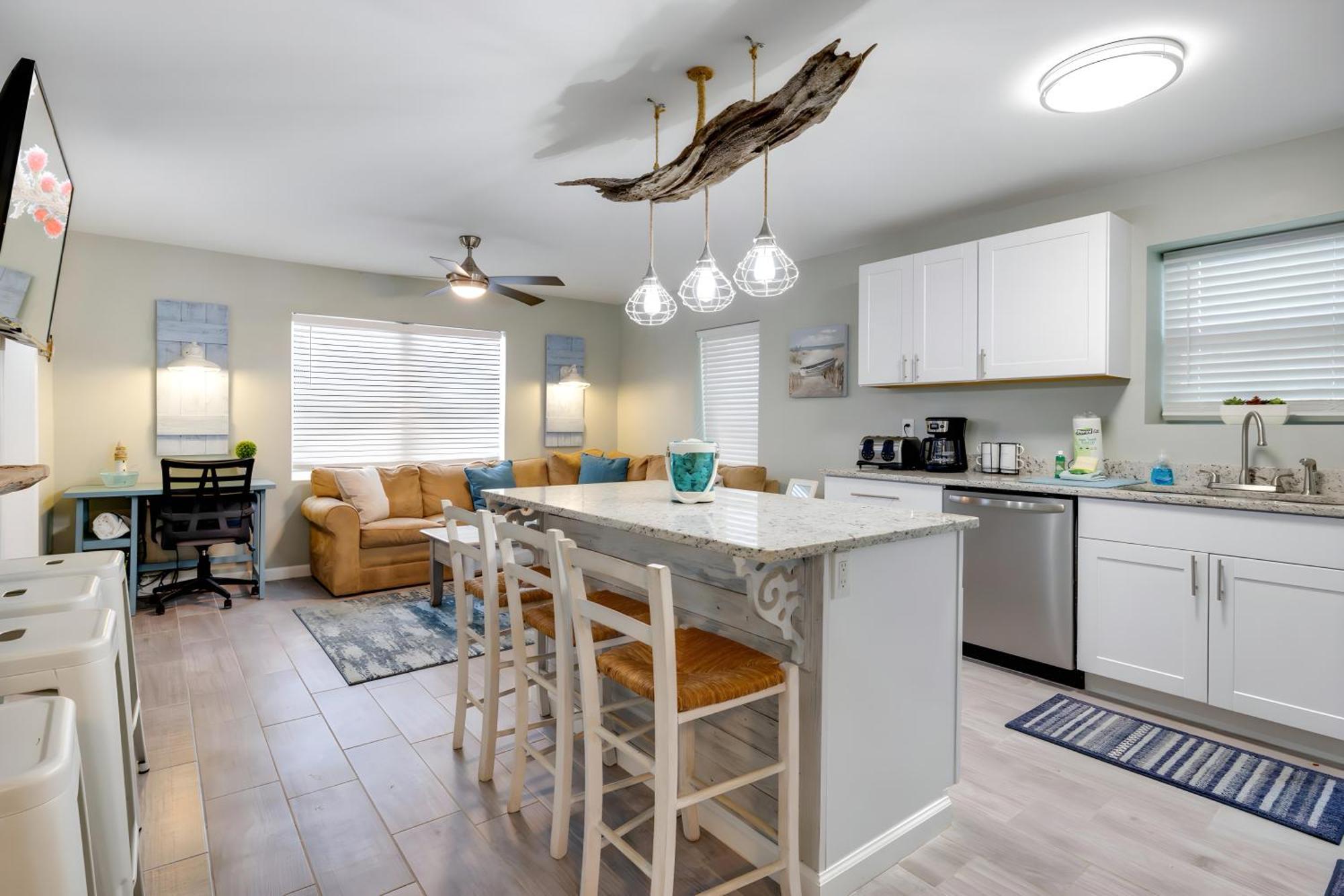 Holiday home Sea Breeze House- 3 Bd 2 Ba 5 Min Walk To