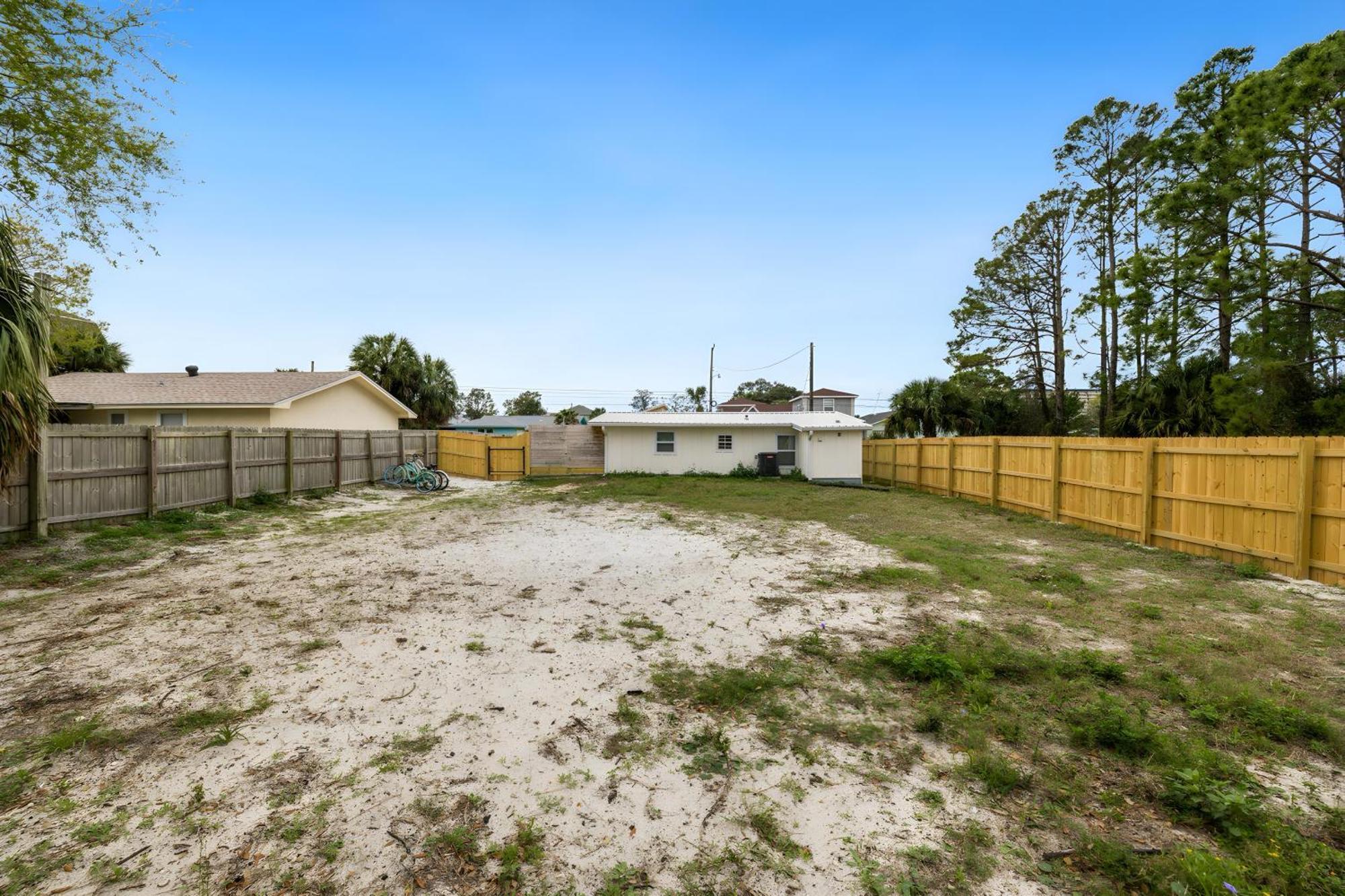 Sea Breeze House- 3 Bd 2 Ba 5 Min Walk To