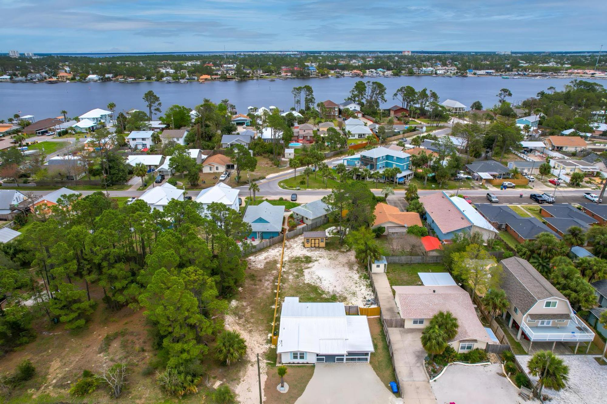 Sea Breeze House- 3 Bd 2 Ba 5 Min Walk To