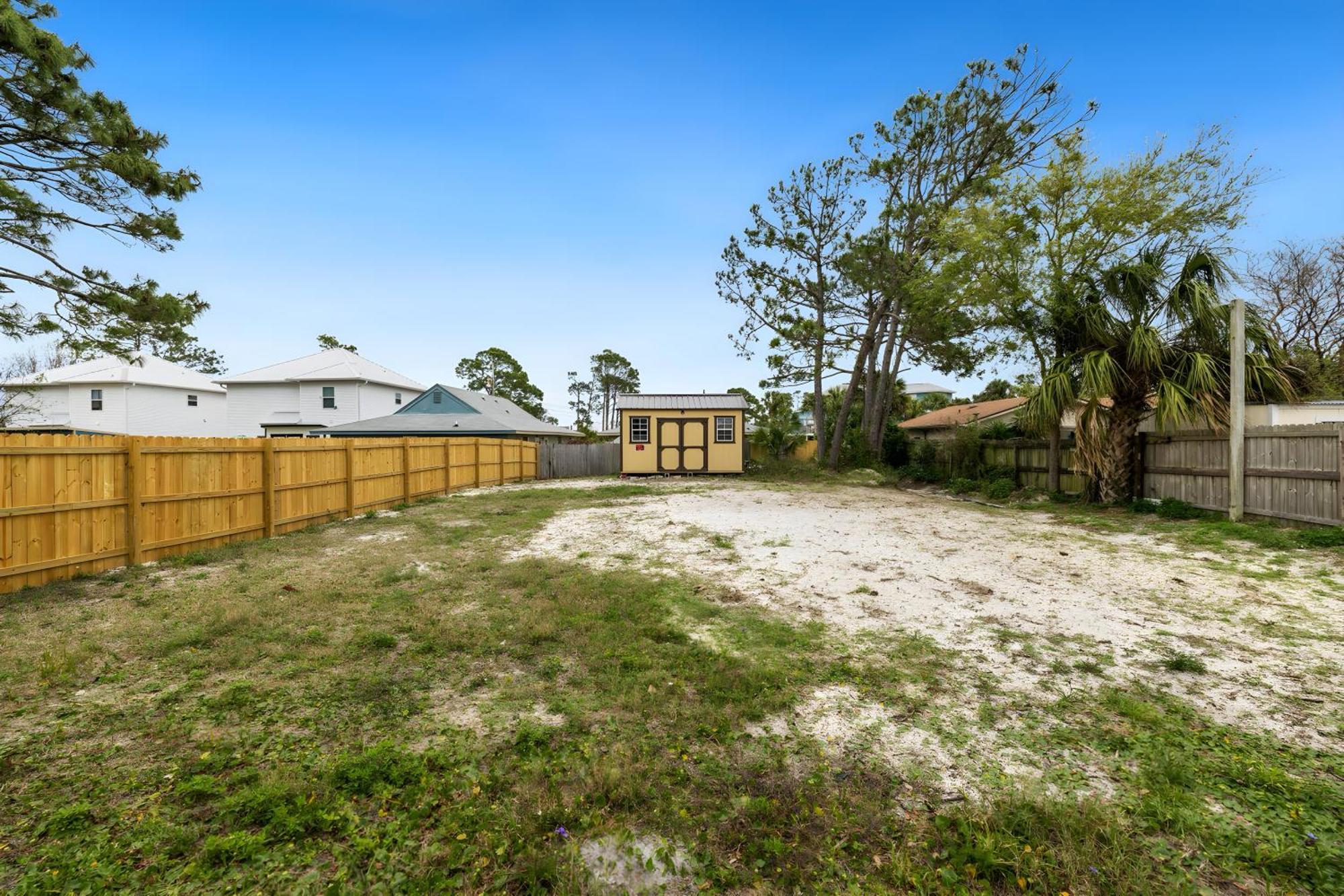 Sea Breeze House- 3 Bd 2 Ba 5 Min Walk To Holiday home