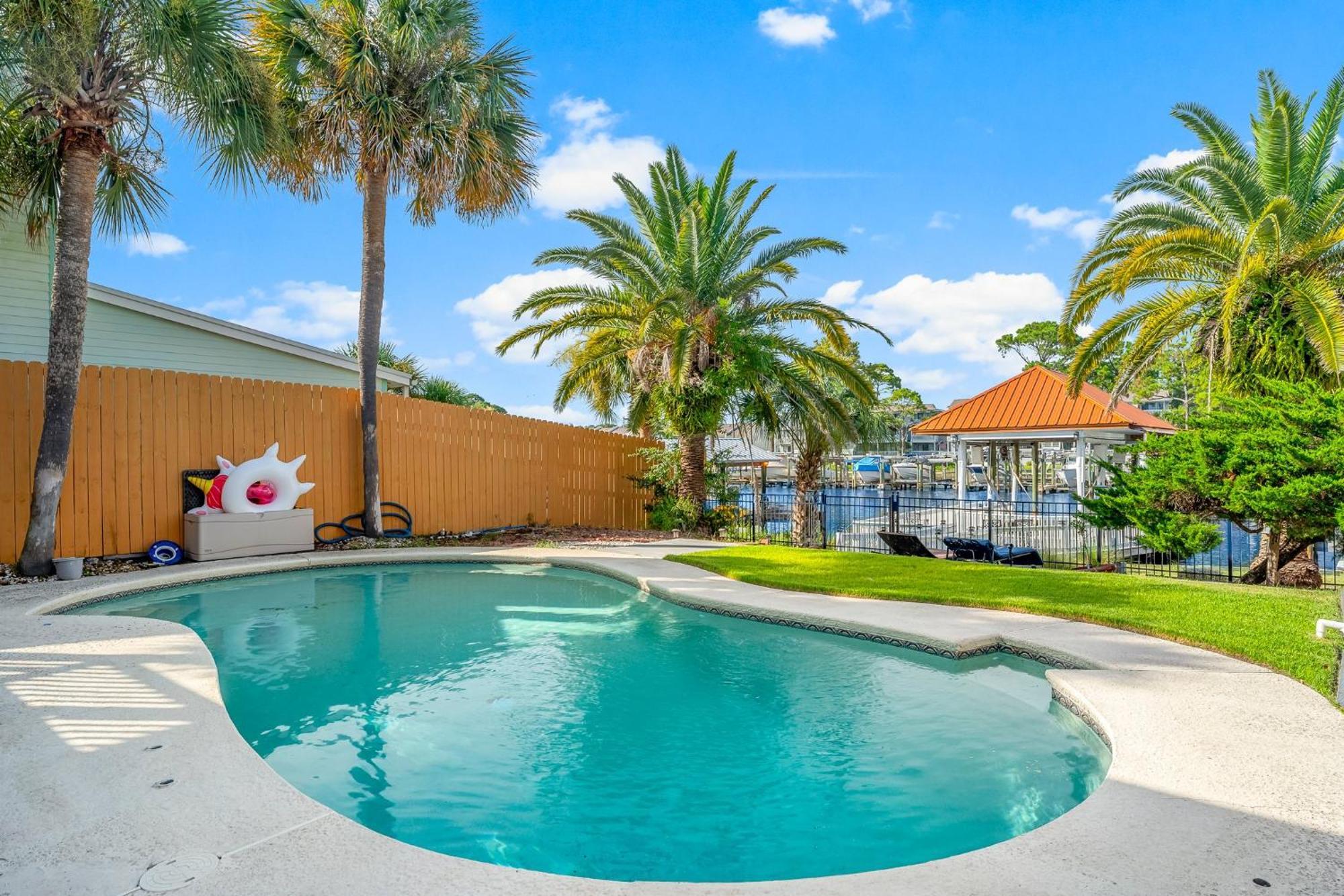 Tranquil Lagoon House! Pool And Nearby! By Dolce Getaways!