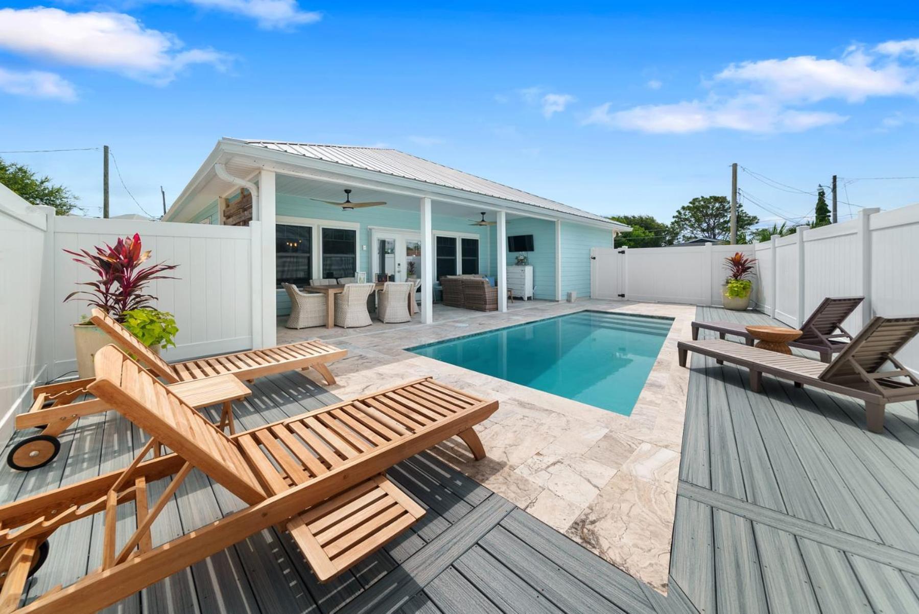 Laid Back In Laguna - Pet Friendly, Private Pool Holiday home *