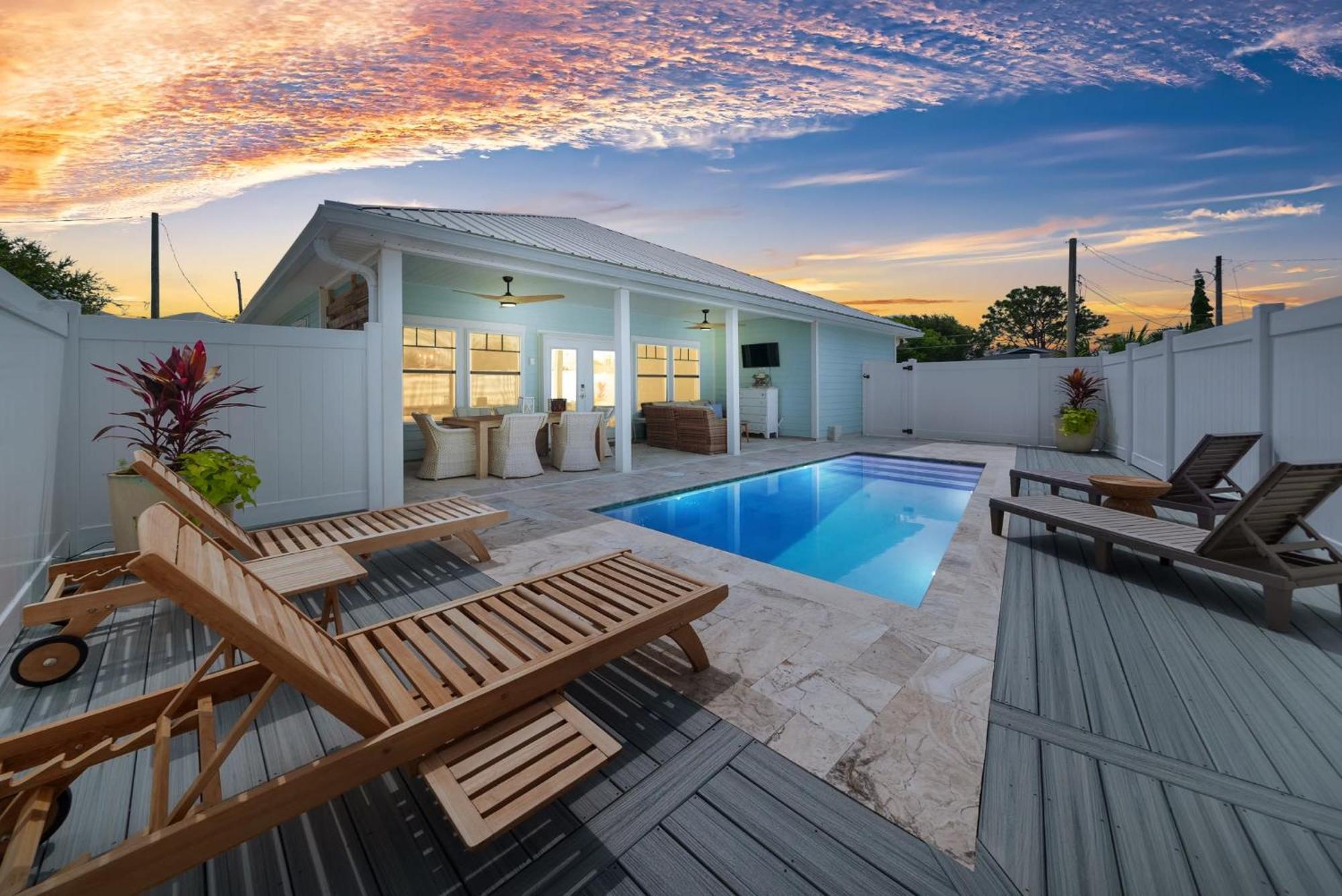 Laid Back In Laguna - Pet Friendly, Private Pool Holiday home *
