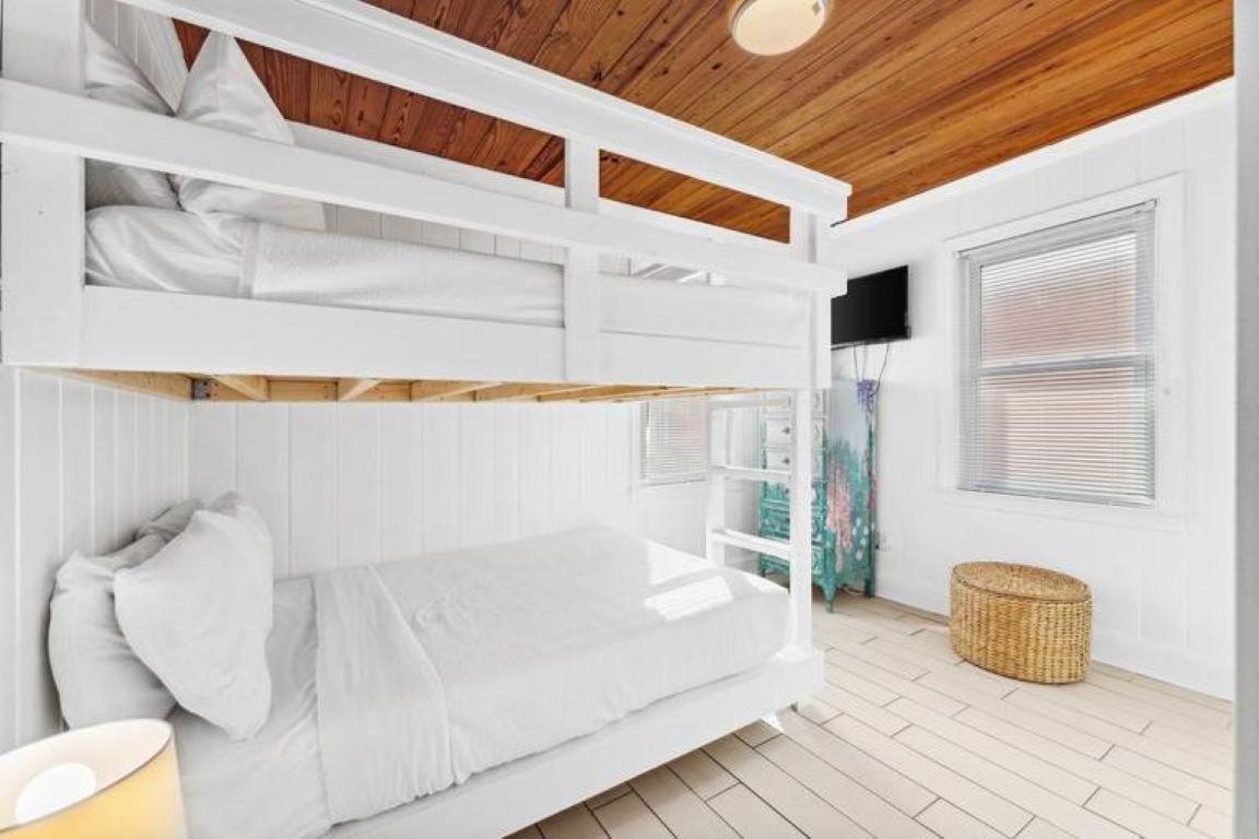 Holiday home Seaside Serendipity - Wonderful Private Beachfront - Beautiful!