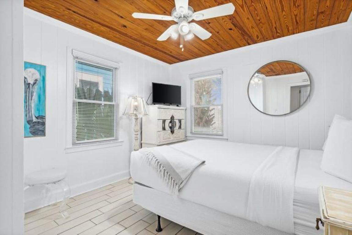 Seaside Serendipity - Wonderful Private Beachfront - Beautiful! Holiday home *