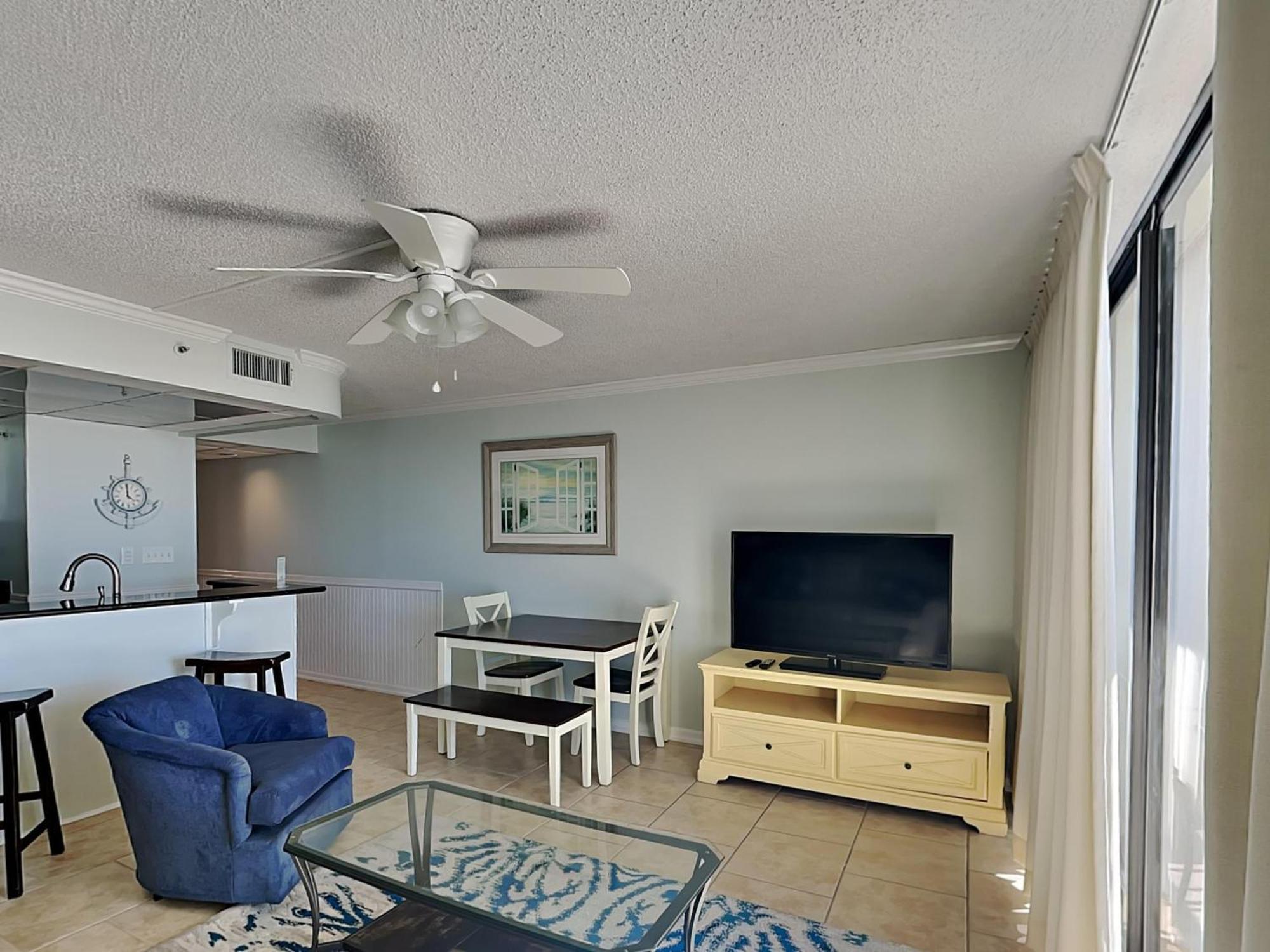 Edgewater And Golf - 1 Bedroom By Collection Apartment *