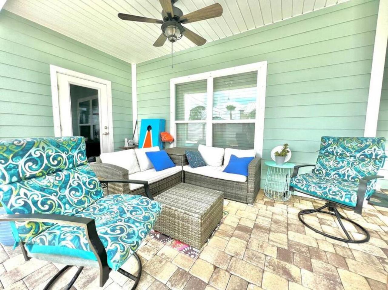 With Pool And Golf Cart - Walk To The - Pcb *