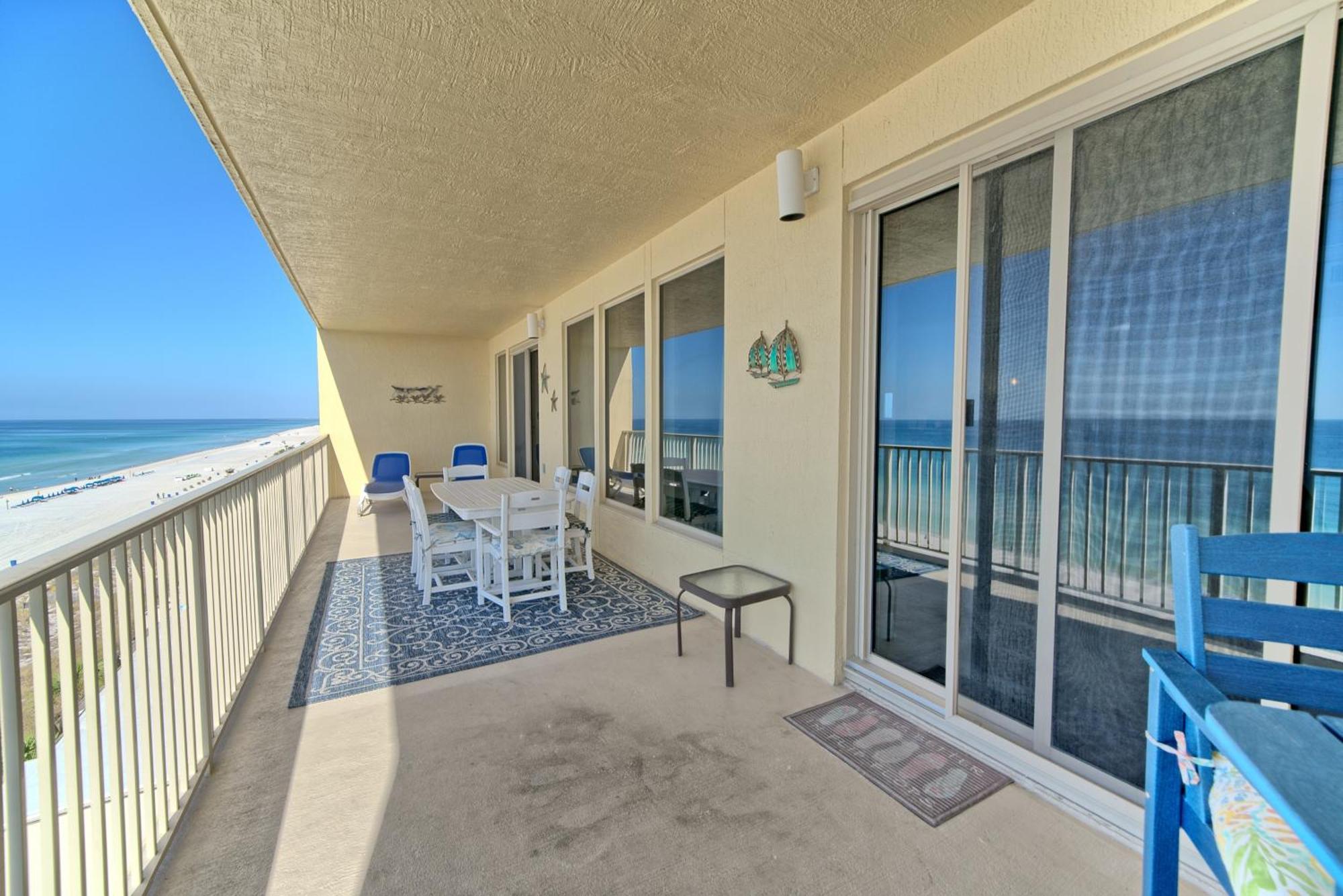 Amazing Tropical With Complimentary Chairs And Umbrellas - Unit 0706
