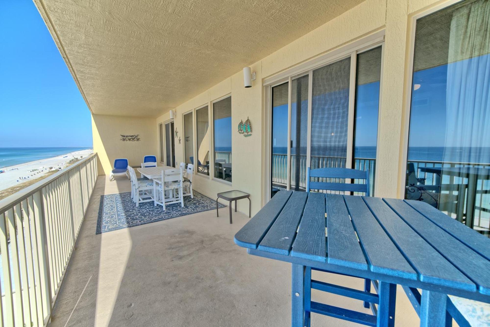 Apartment Amazing Tropical With Complimentary Chairs And Umbrellas - Unit 0706 *