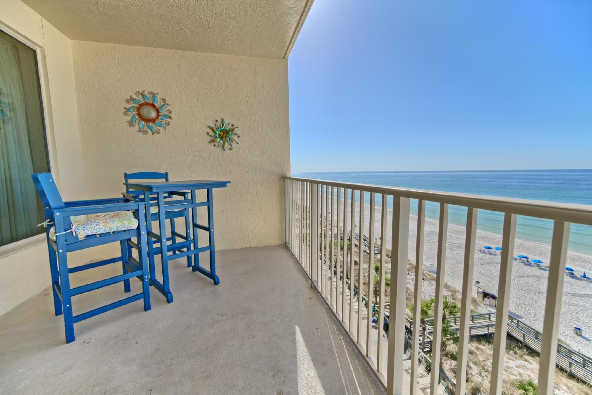 Amazing Tropical With Complimentary Chairs And Umbrellas - Unit 0706