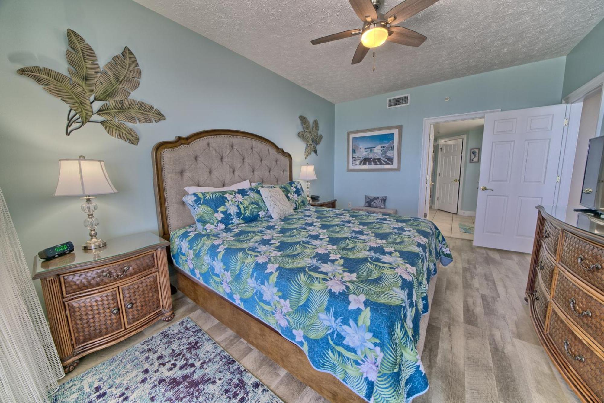 Amazing Tropical With Complimentary Chairs And Umbrellas - Unit 0706 Panama City Beach