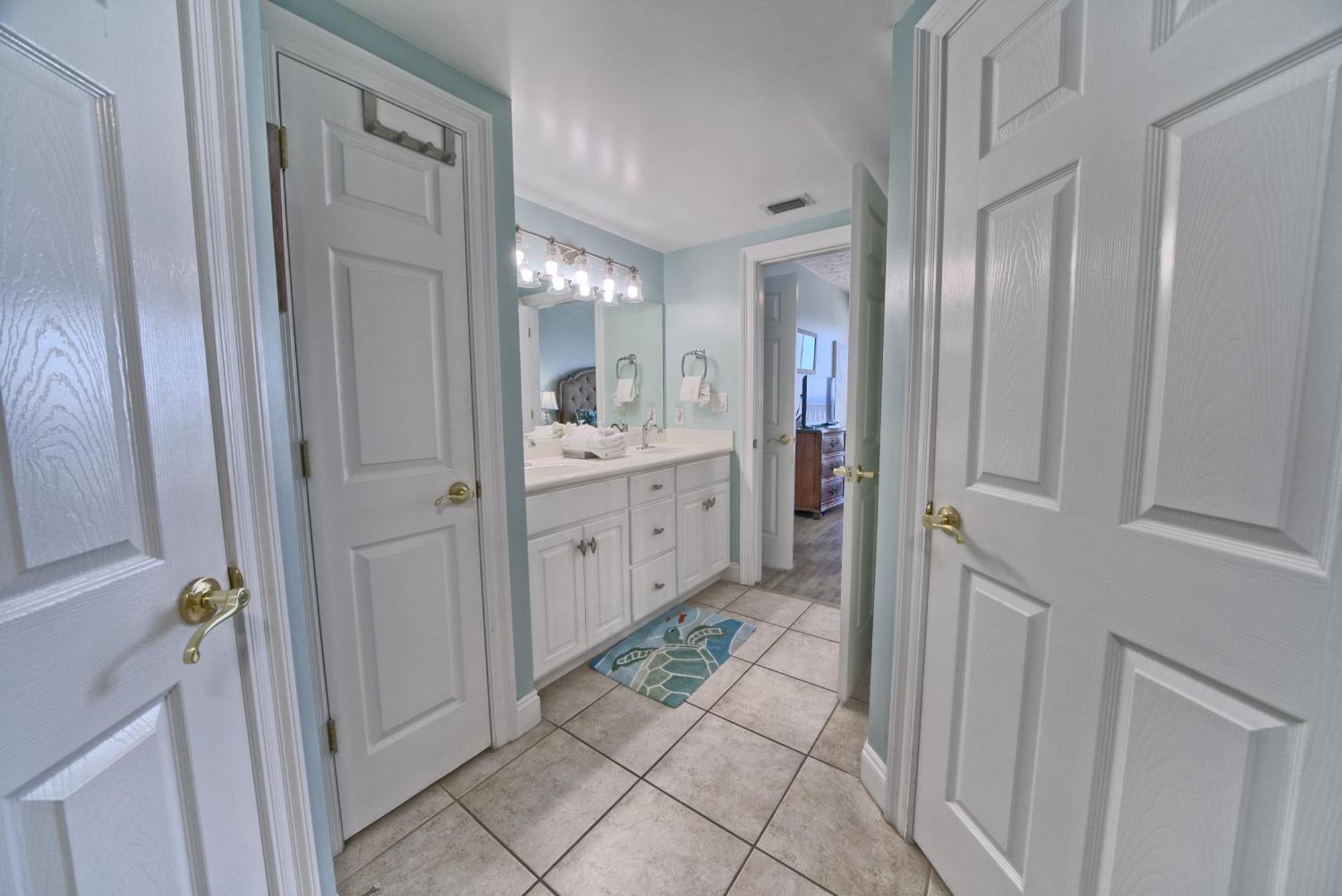 Amazing Tropical With Complimentary Chairs And Umbrellas - Unit 0706 * Panama City Beach