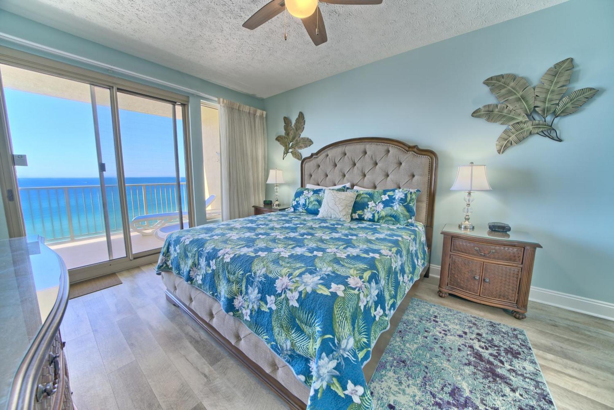 Amazing Tropical With Complimentary Chairs And Umbrellas - Unit 0706