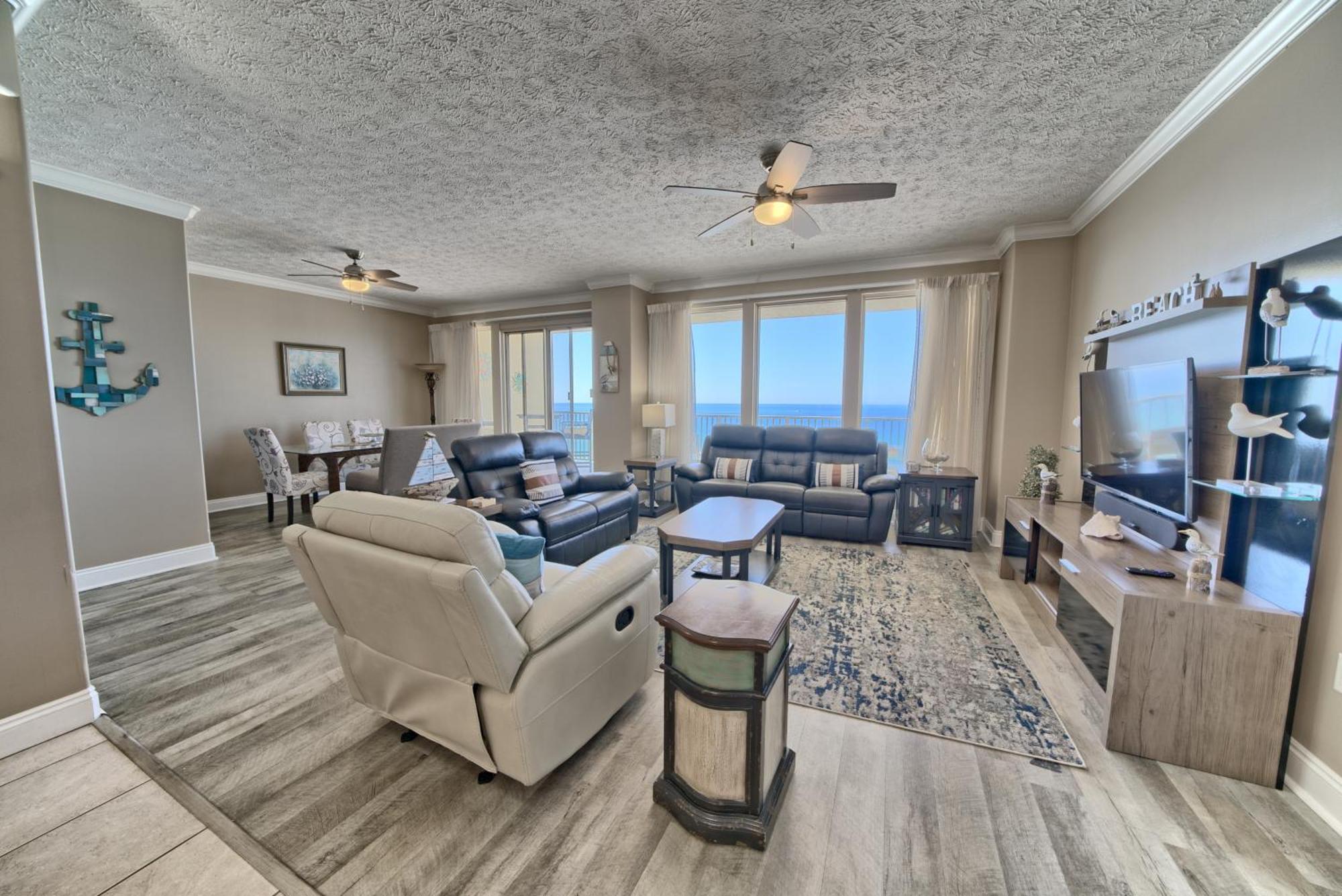 Amazing Tropical With Complimentary Chairs And Umbrellas - Unit 0706 Apartment