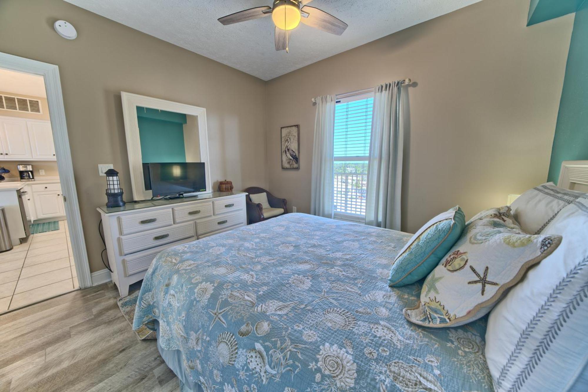 Apartment Amazing Tropical With Complimentary Chairs And Umbrellas - Unit 0706