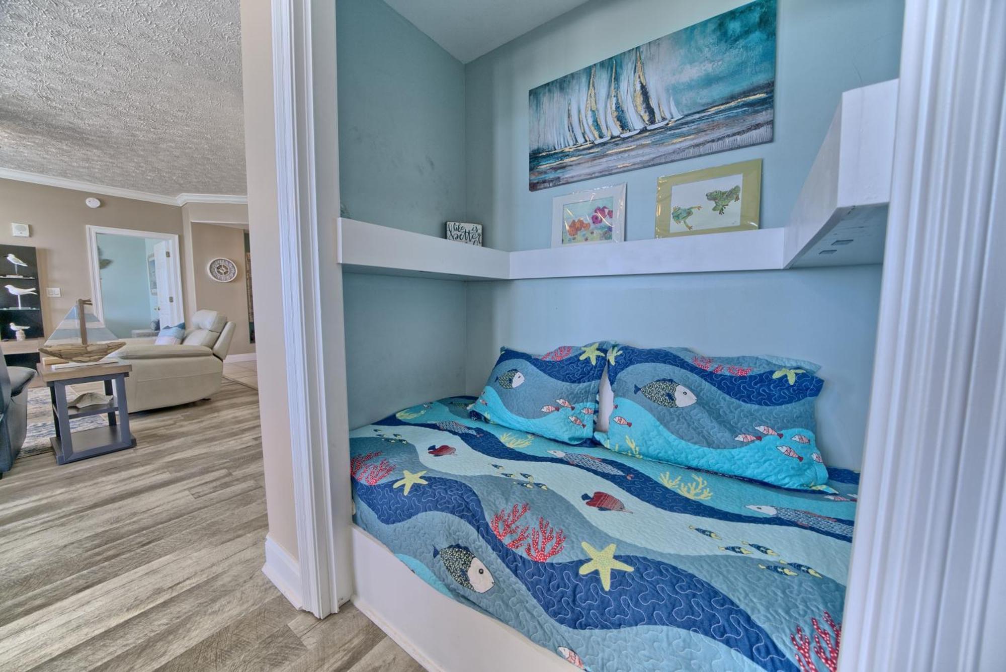 Amazing Tropical With Complimentary Chairs And Umbrellas - Unit 0706 * Panama City Beach