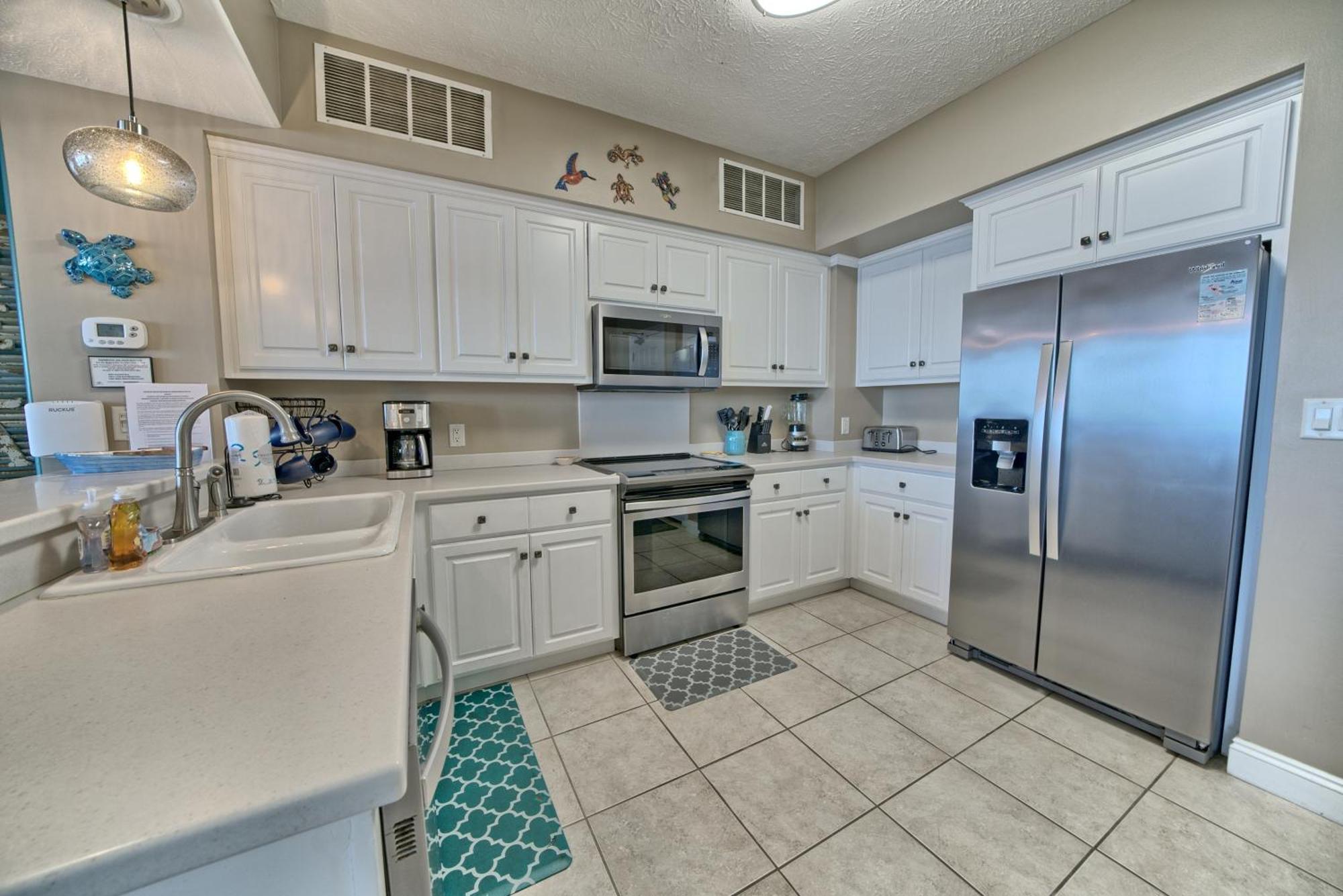 Amazing Tropical With Complimentary Chairs And Umbrellas - Unit 0706 Apartment *