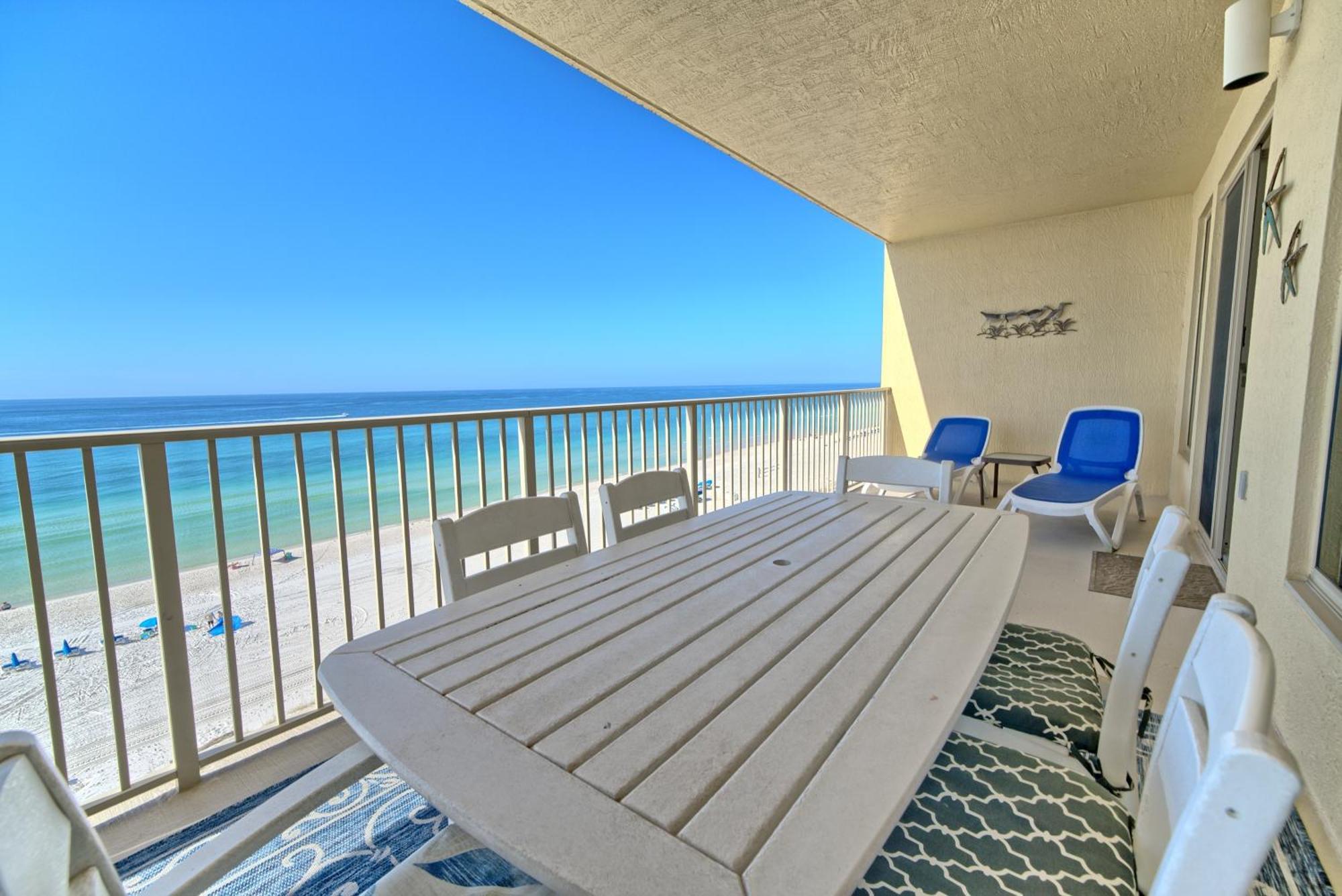 Apartment Amazing Tropical With Complimentary Chairs And Umbrellas - Unit 0706