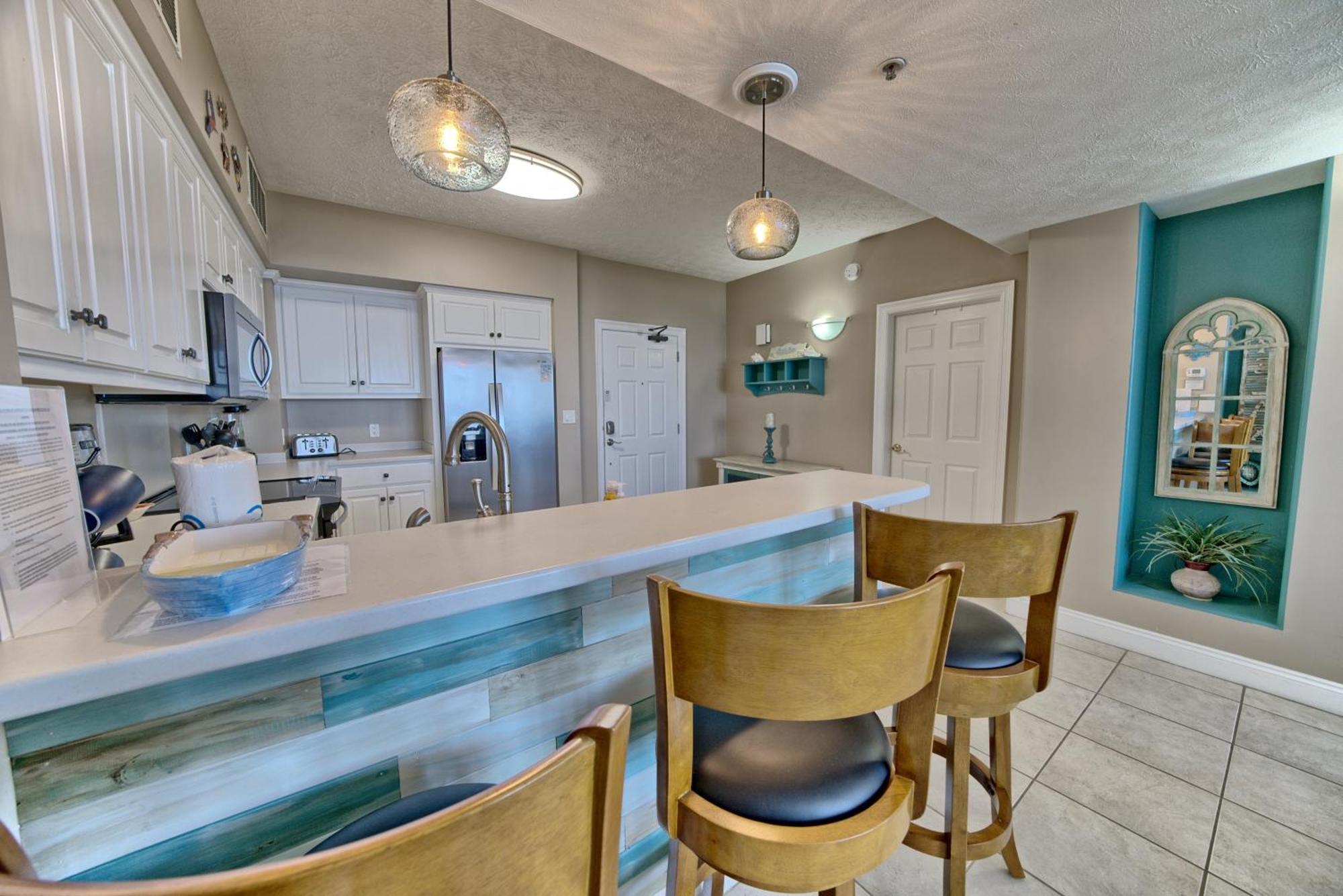 Apartment Amazing Tropical With Complimentary Chairs And Umbrellas - Unit 0706