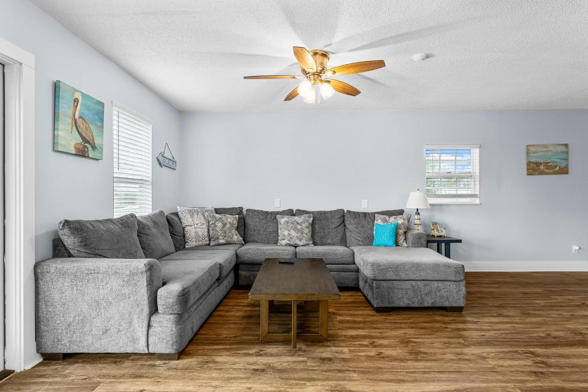 Holiday home Spacious With Stylish, Modern Decor Throughout! By Dolce Getaways Pcb