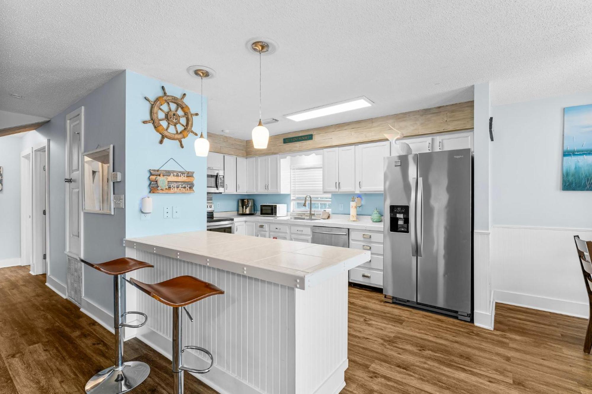 Spacious With Stylish, Modern Decor Throughout! By Dolce Getaways Pcb *