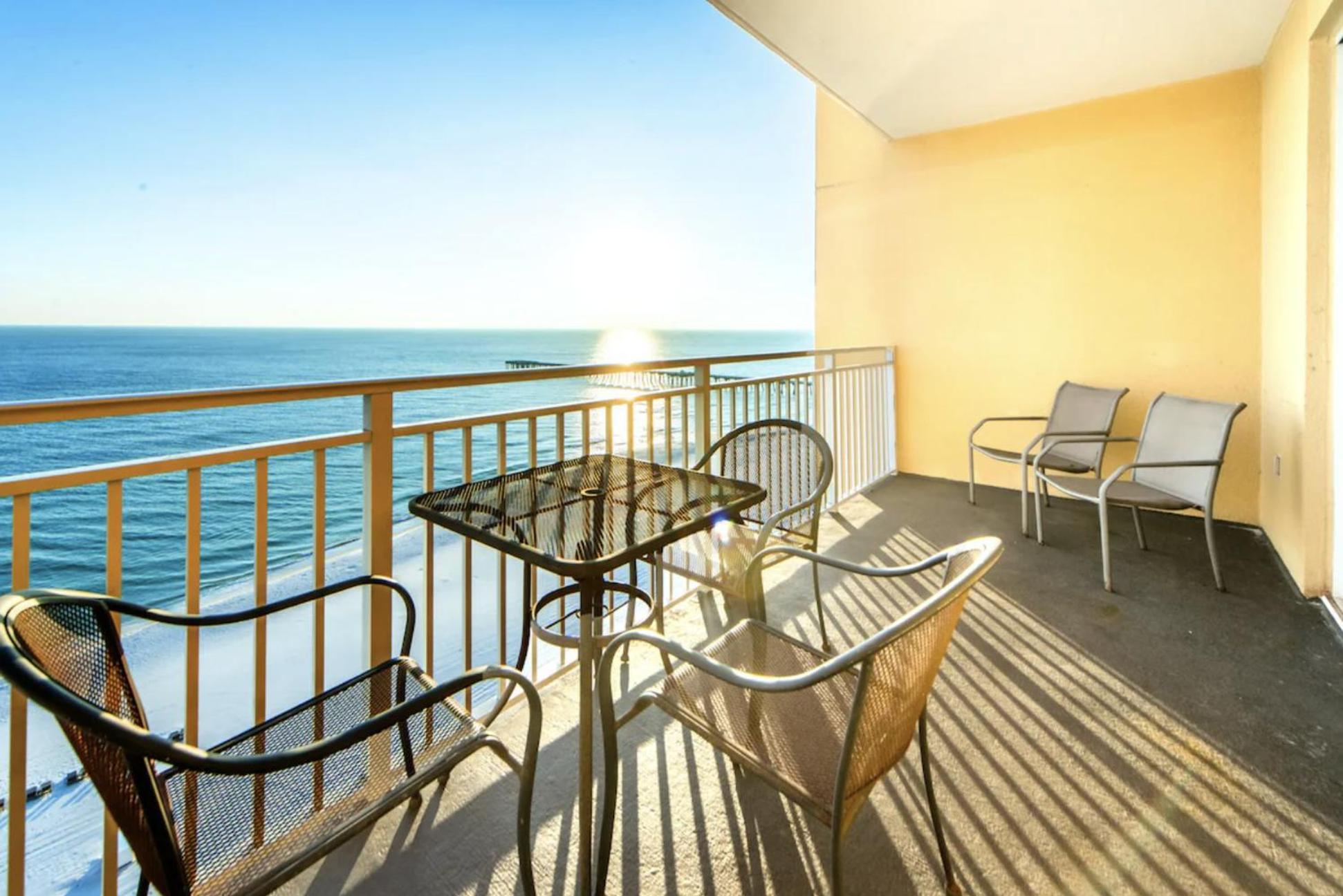 Beachfront Bliss Awaits: 2-bed, 2-bath At Sterling Reef - Sleeps 6! Holiday home