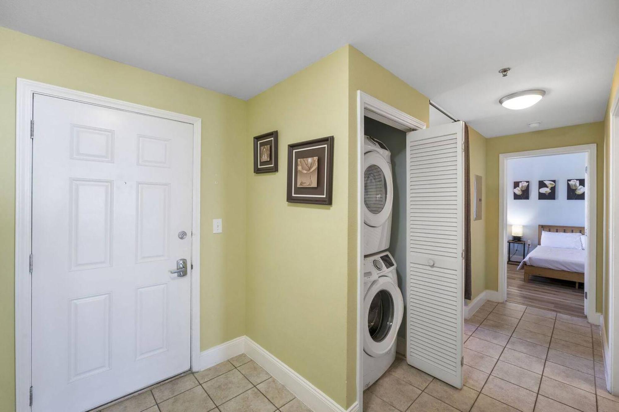 Apartment Laketown Wharf 1527
