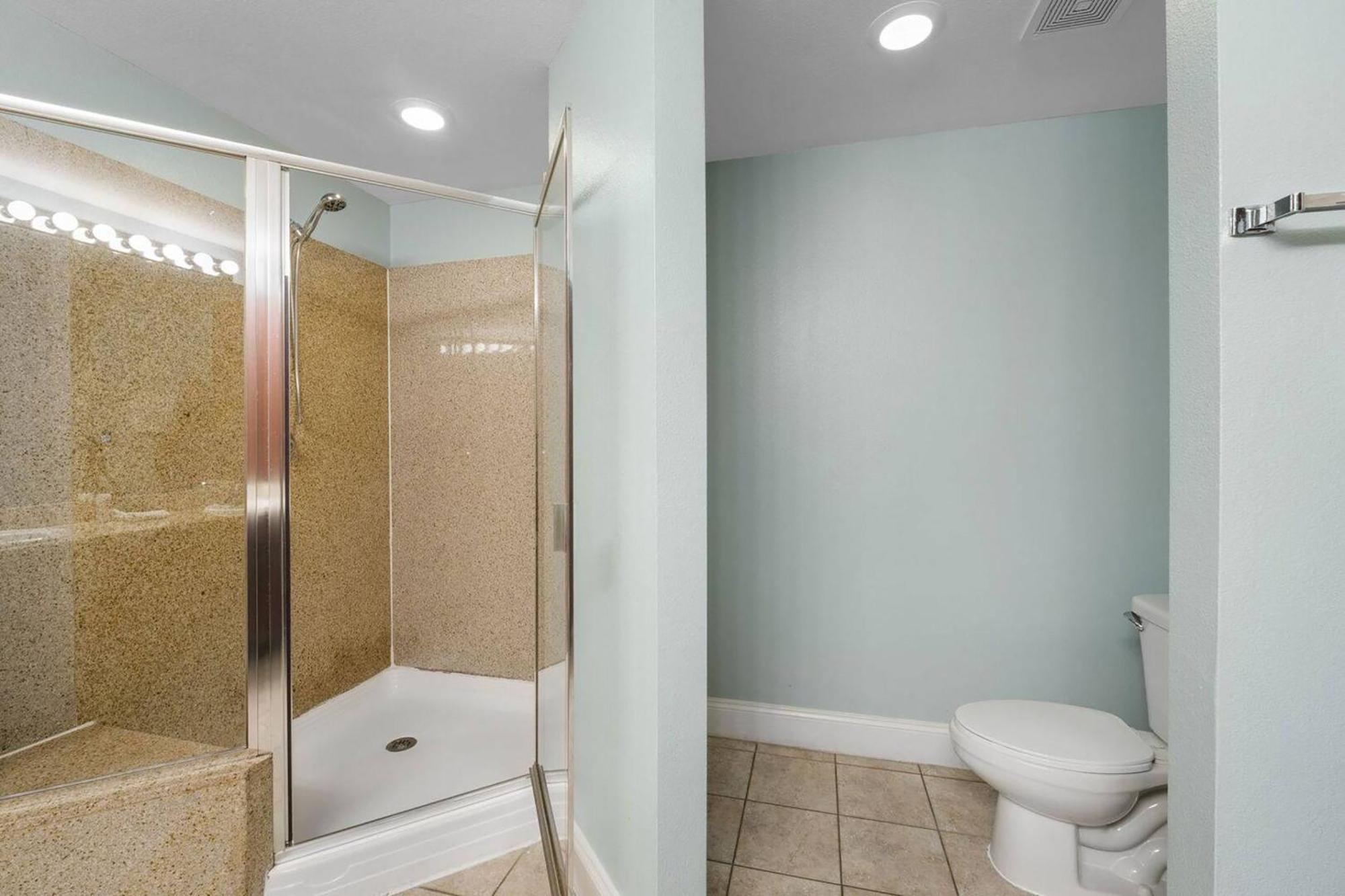 Laketown Wharf 1527 Apartment *